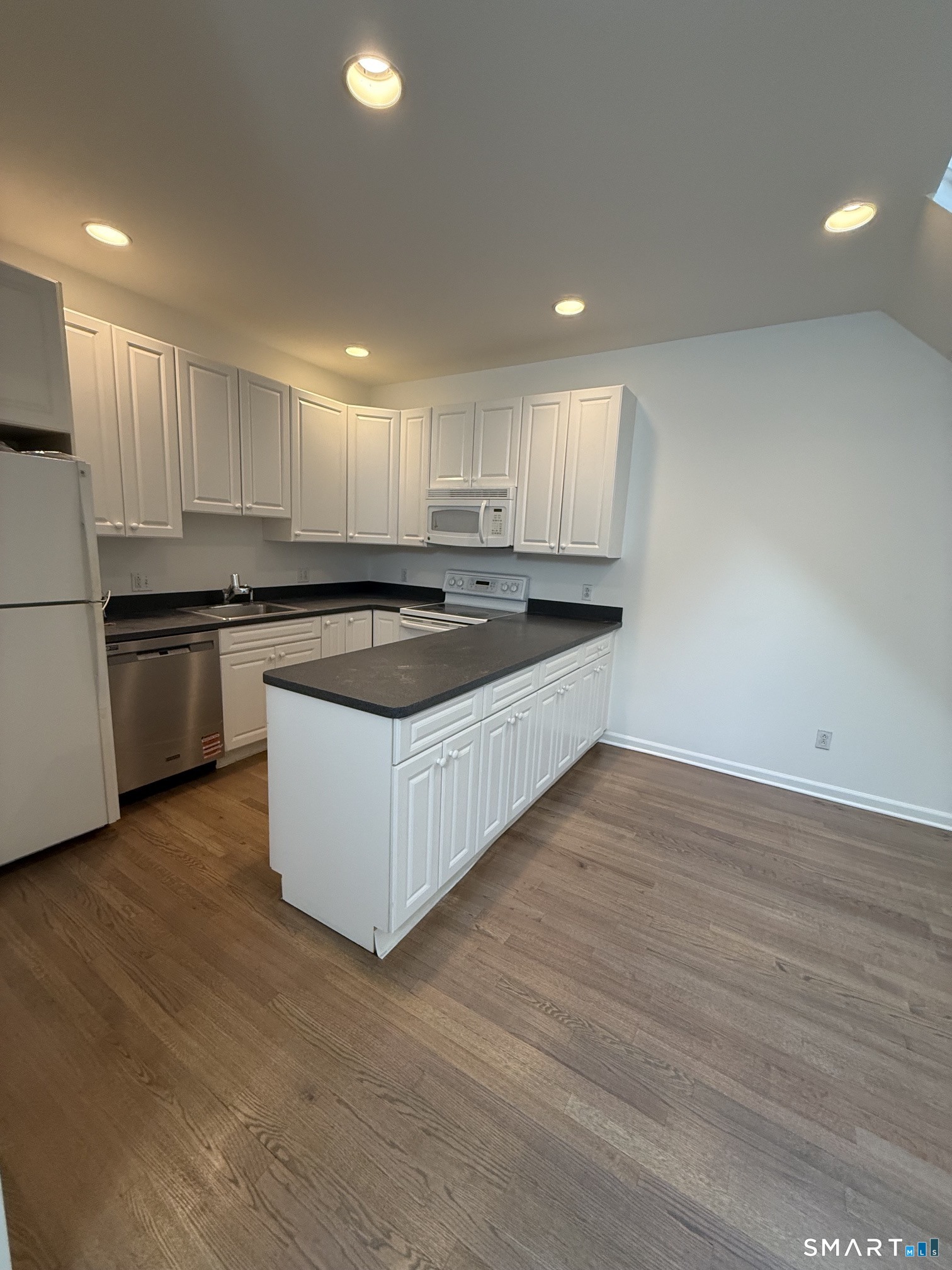 2435 Bedford Street Unit: 21CC
