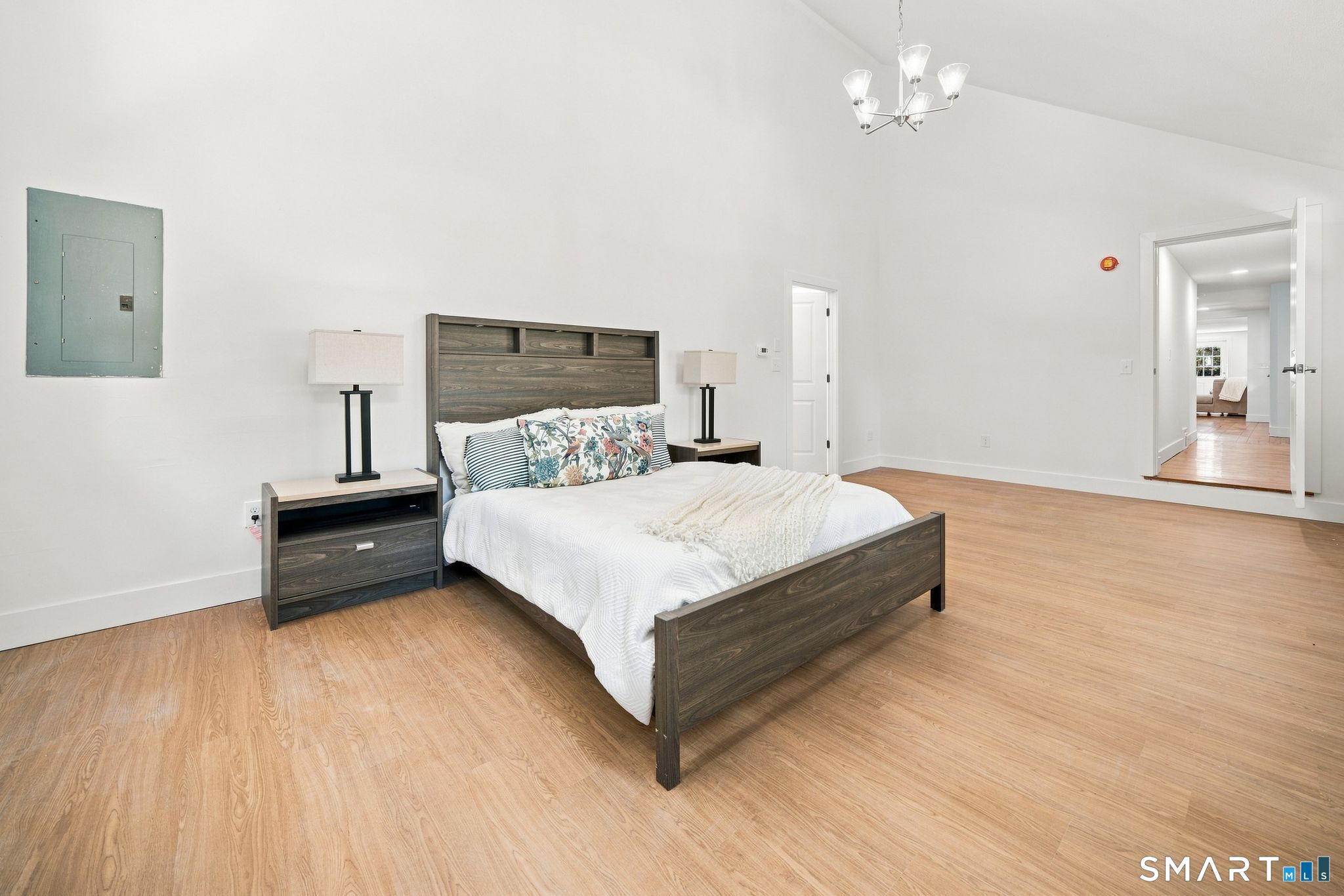87 Kenmore Road