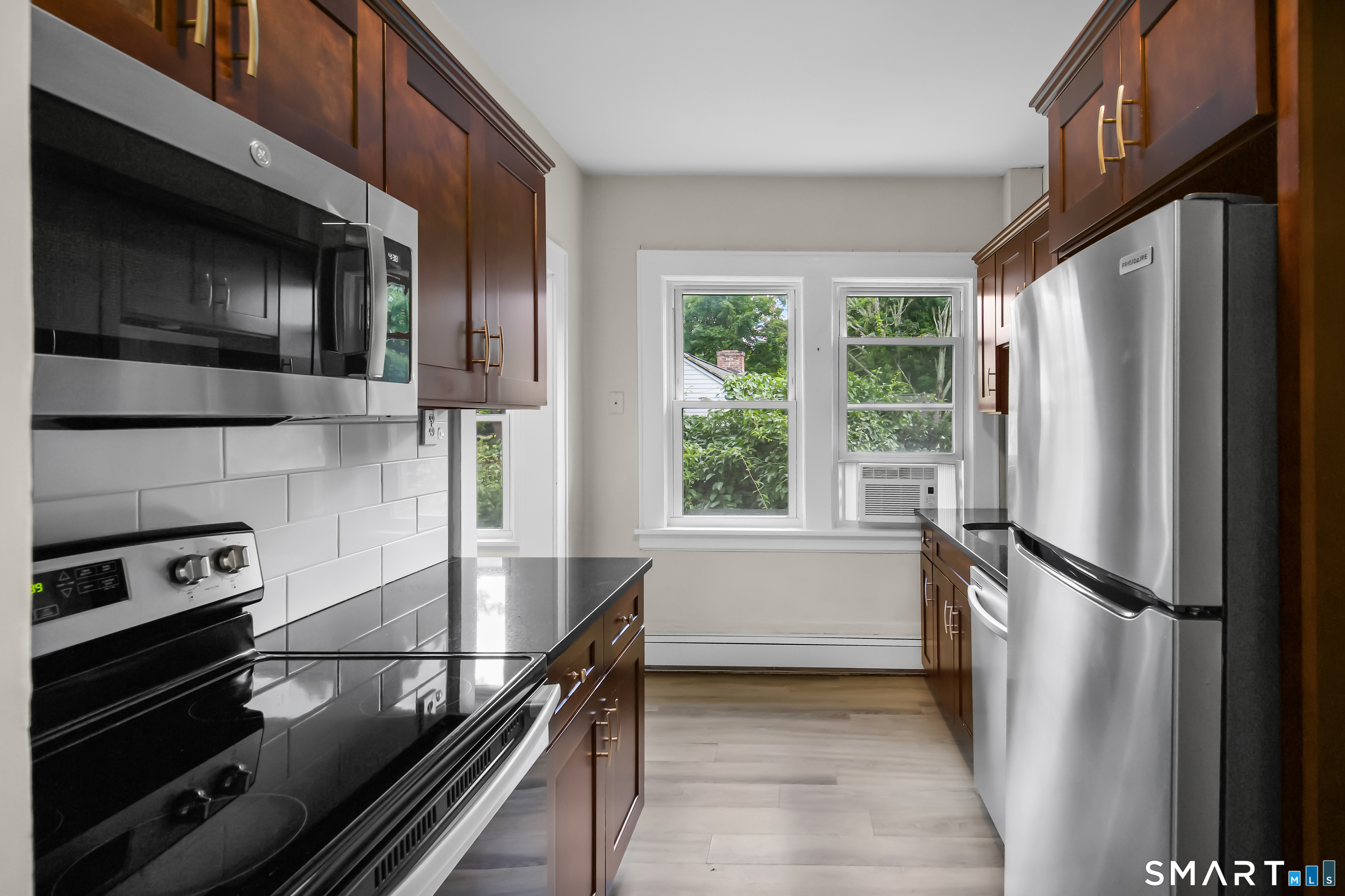 19 Maple Avenue North