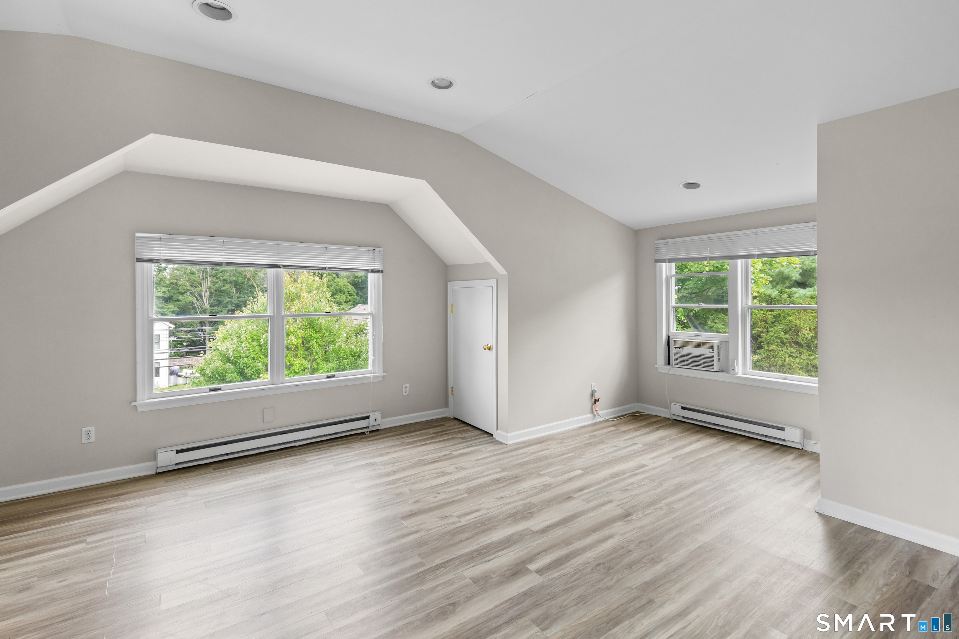 19 Maple Avenue North