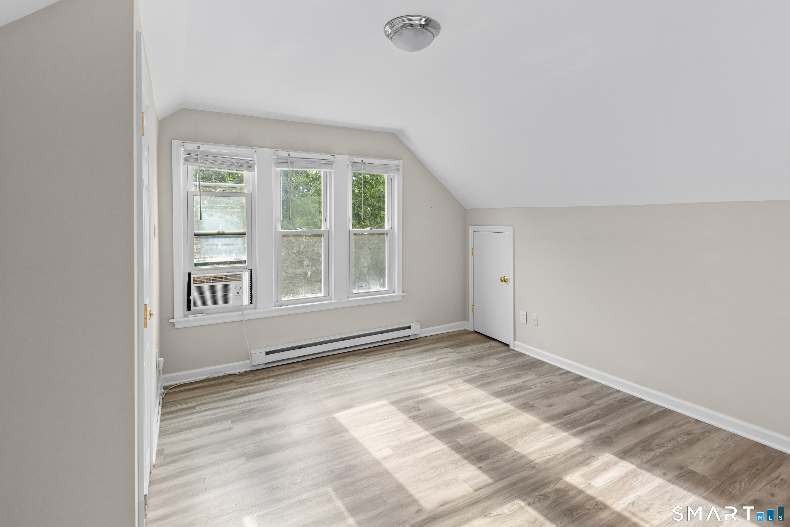 19 Maple Avenue North