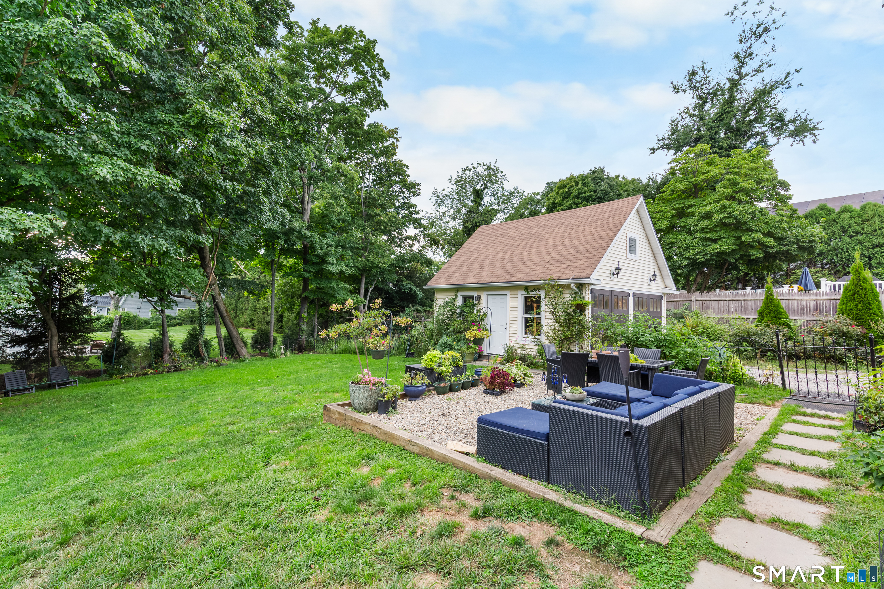 19 Maple Avenue North