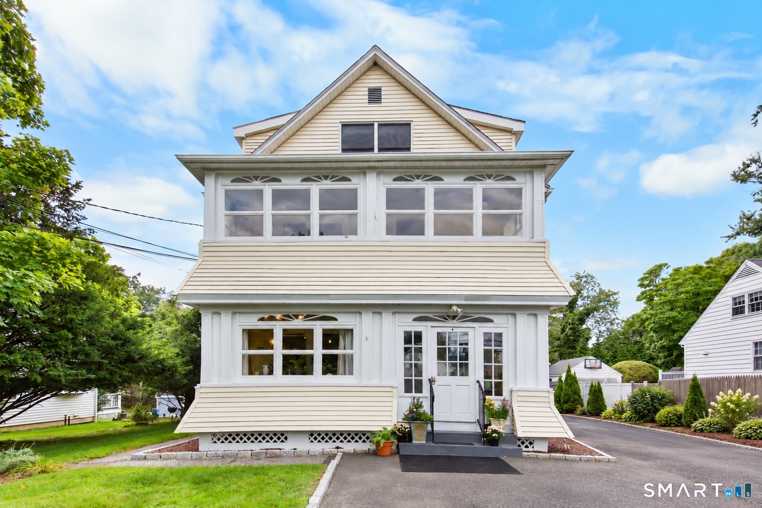 19 Maple Avenue North