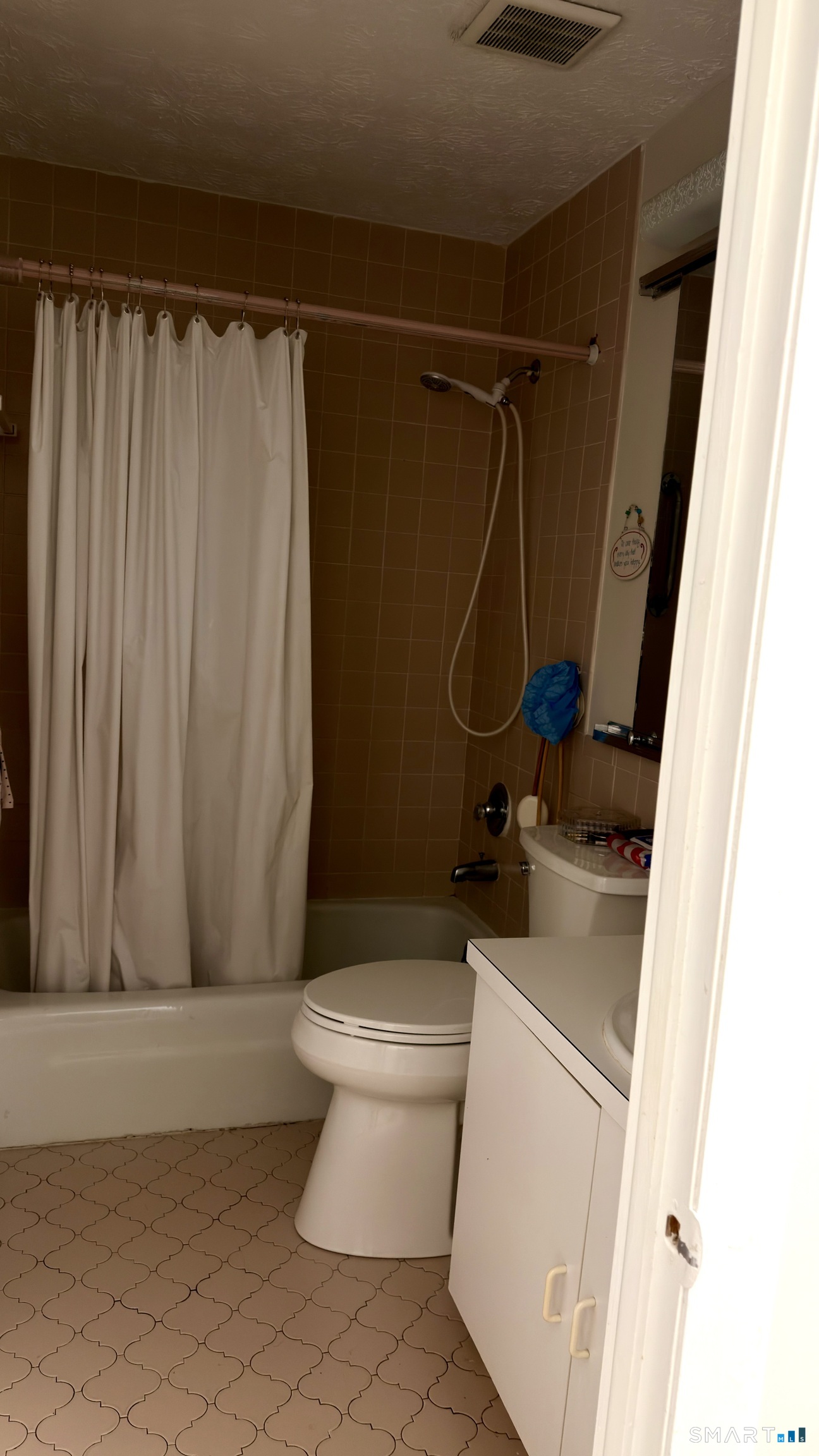 122 Sutton Place Unit: 122