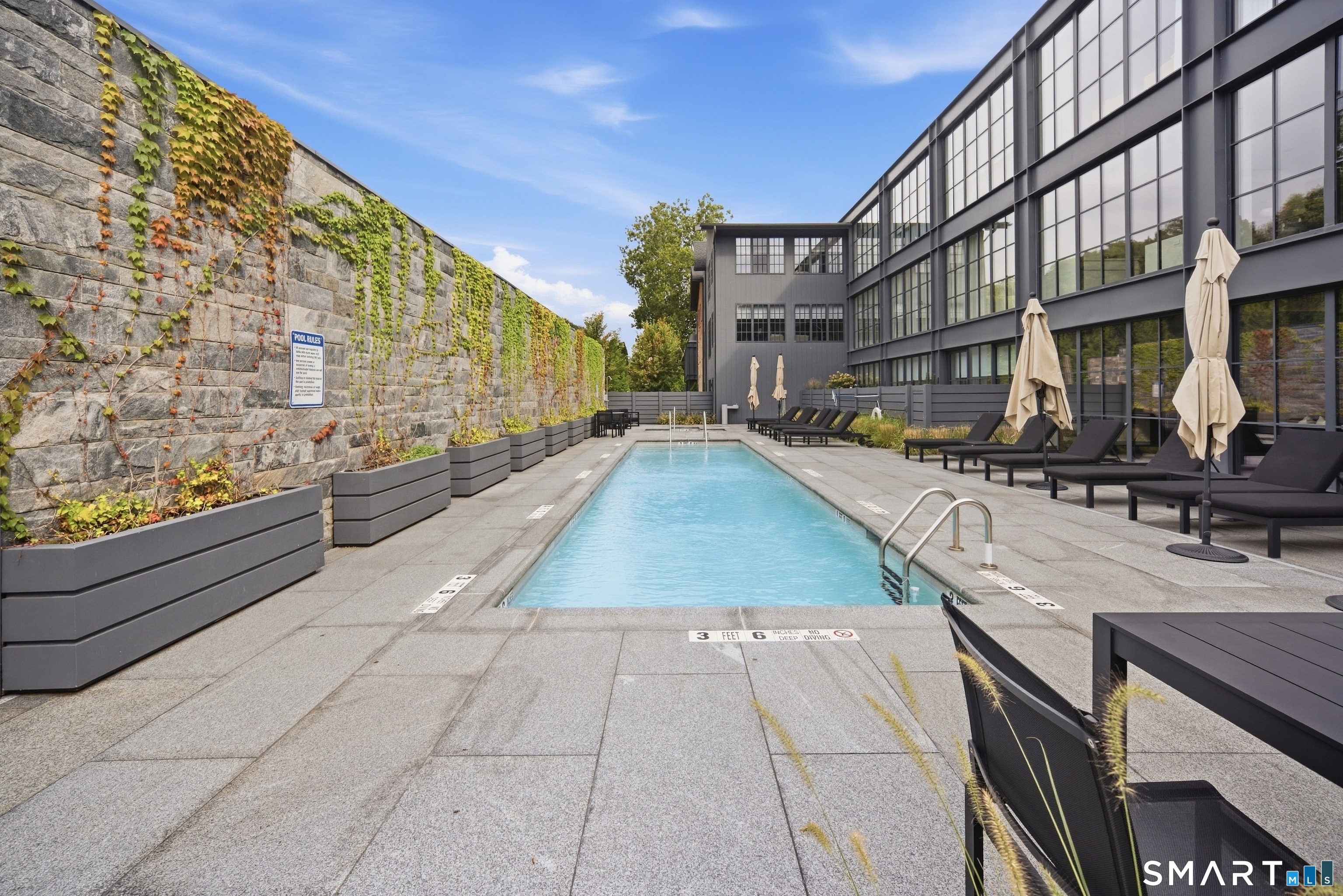 41 Richmondville Avenue Unit: 105