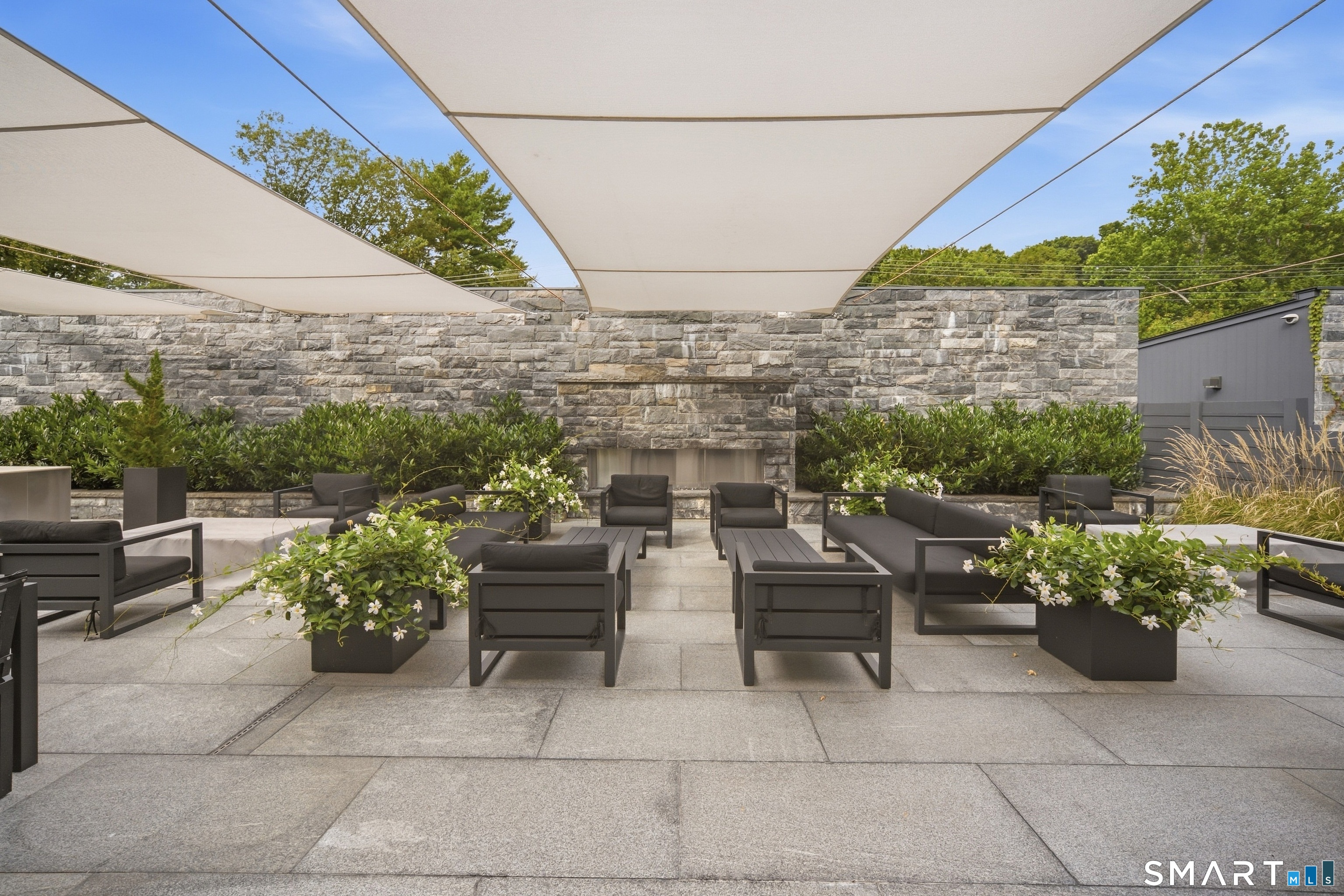 41 Richmondville Avenue Unit: 105