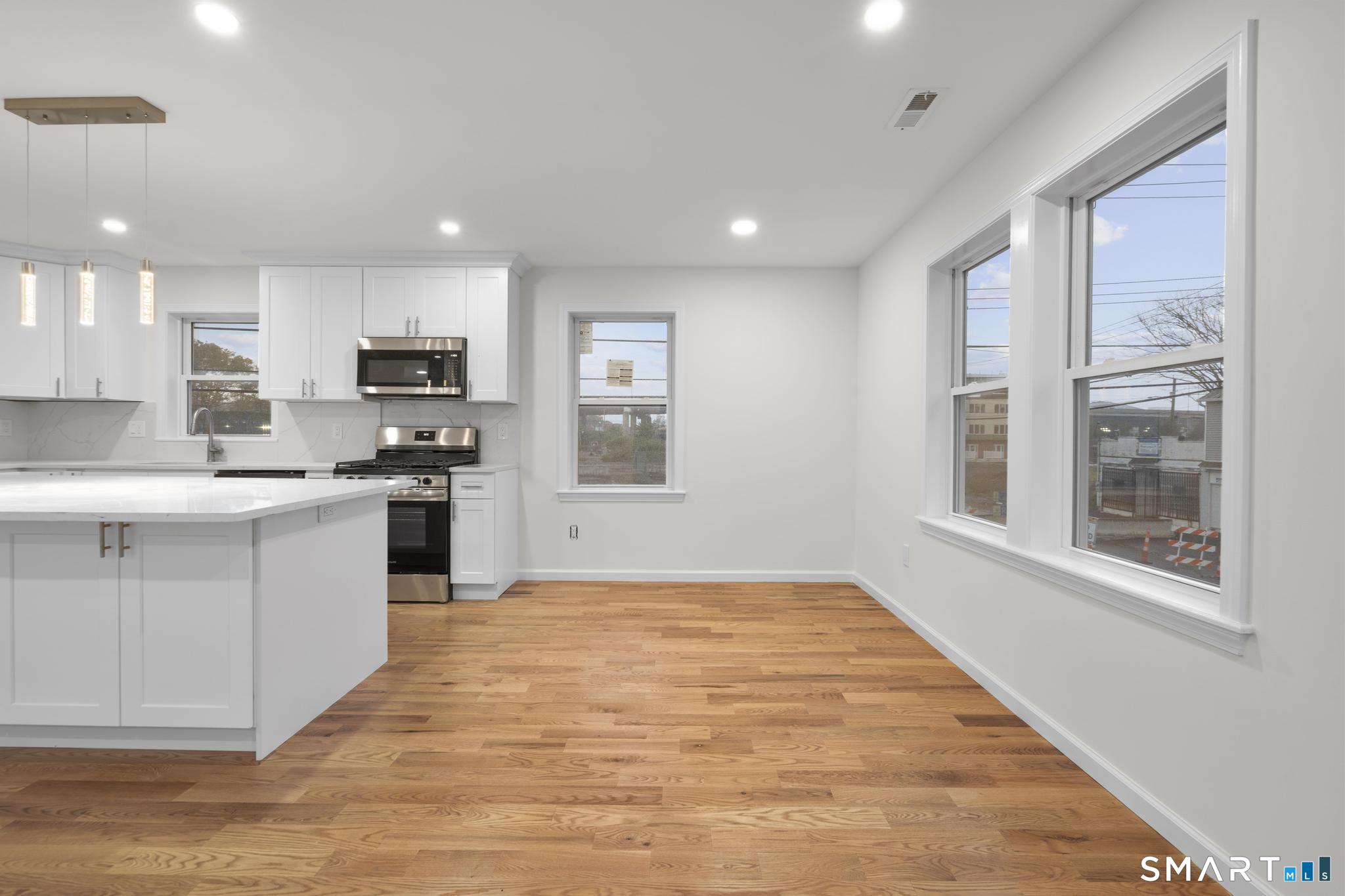 131 Columbia Street Unit: 2