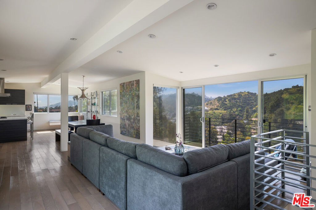 2507 Creston Drive