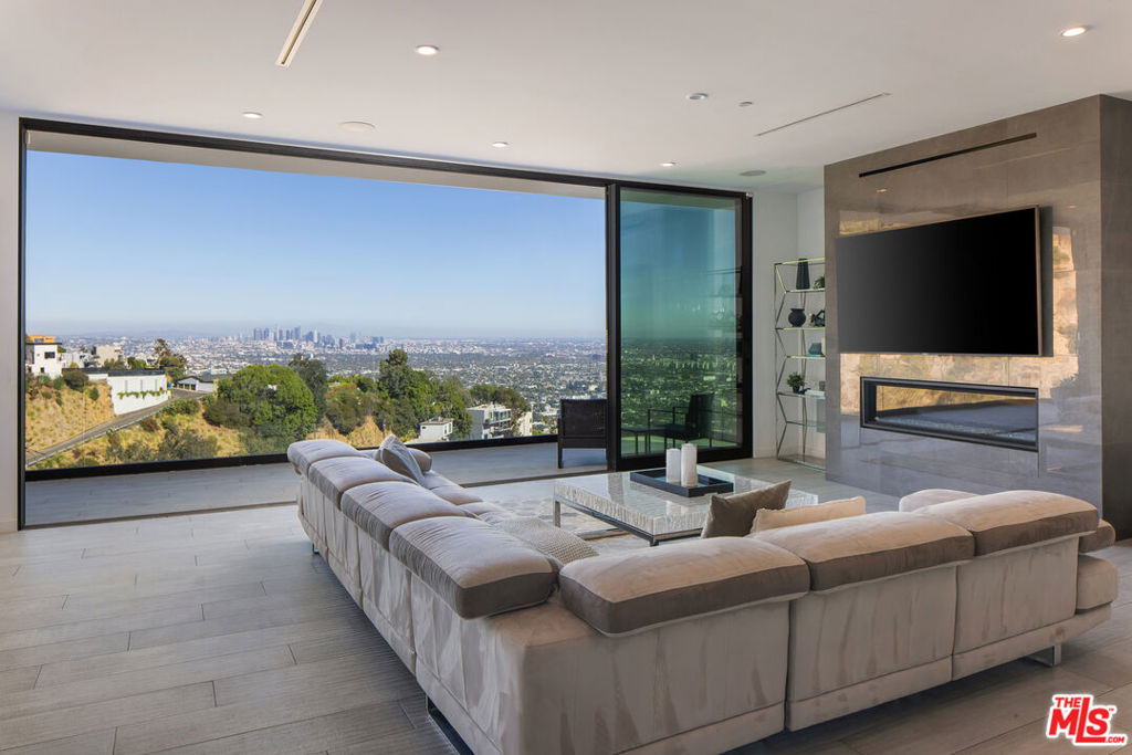 1672 Mountcrest Avenue