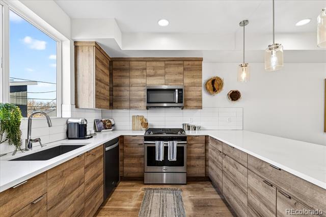 3520 W Conejos Place Unit: 11