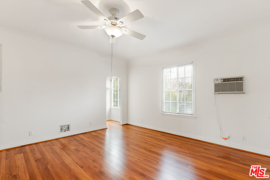 170 N Arnaz Unit: 8724