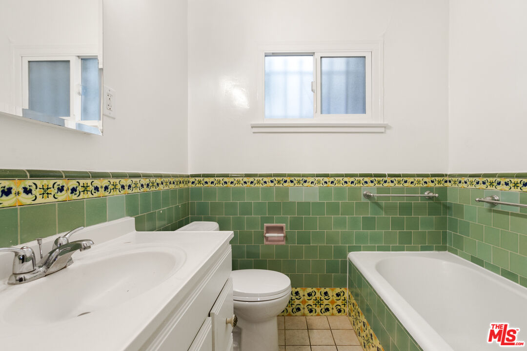 170 N Arnaz Unit: 8724