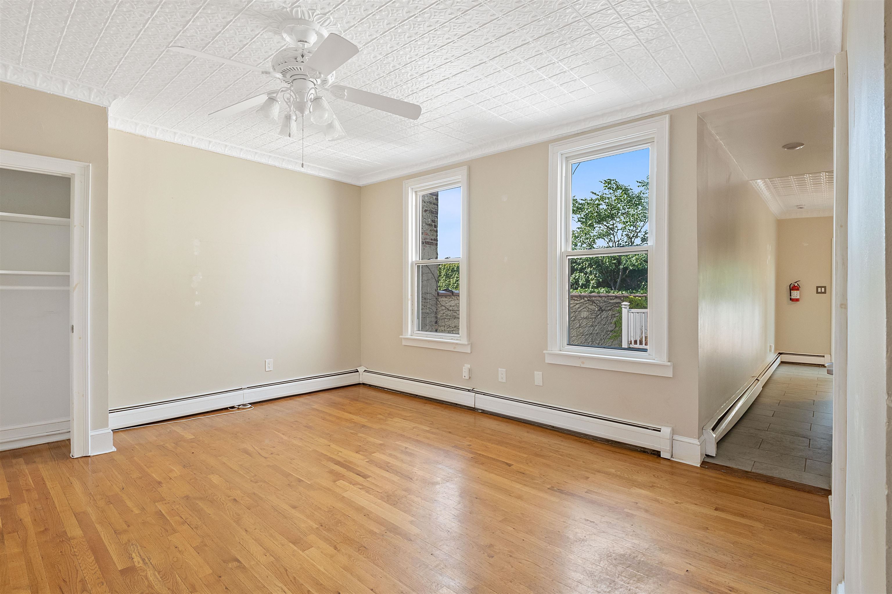 204 BEACON AVE Unit: 2
