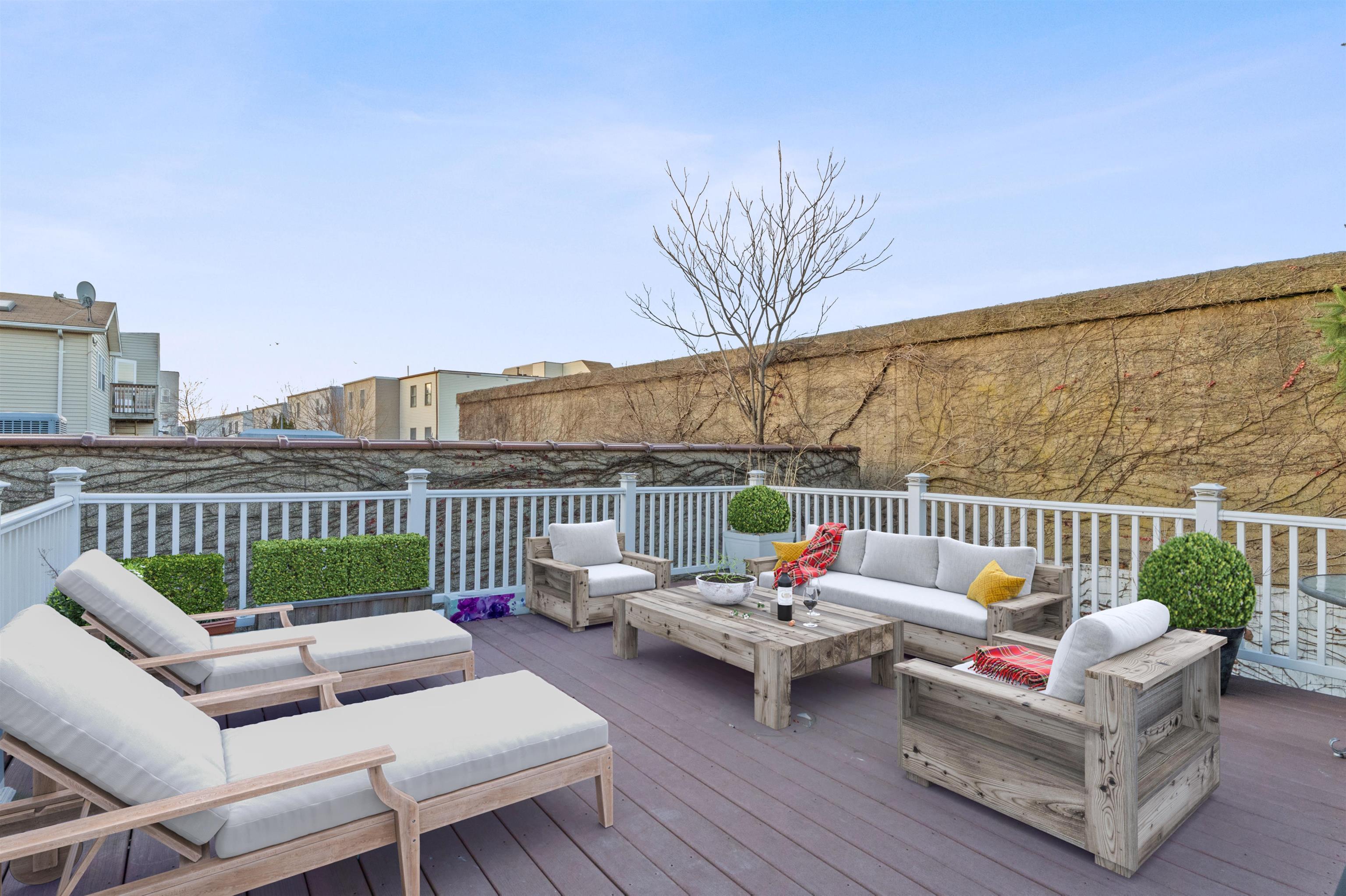 204 BEACON AVE Unit: 2