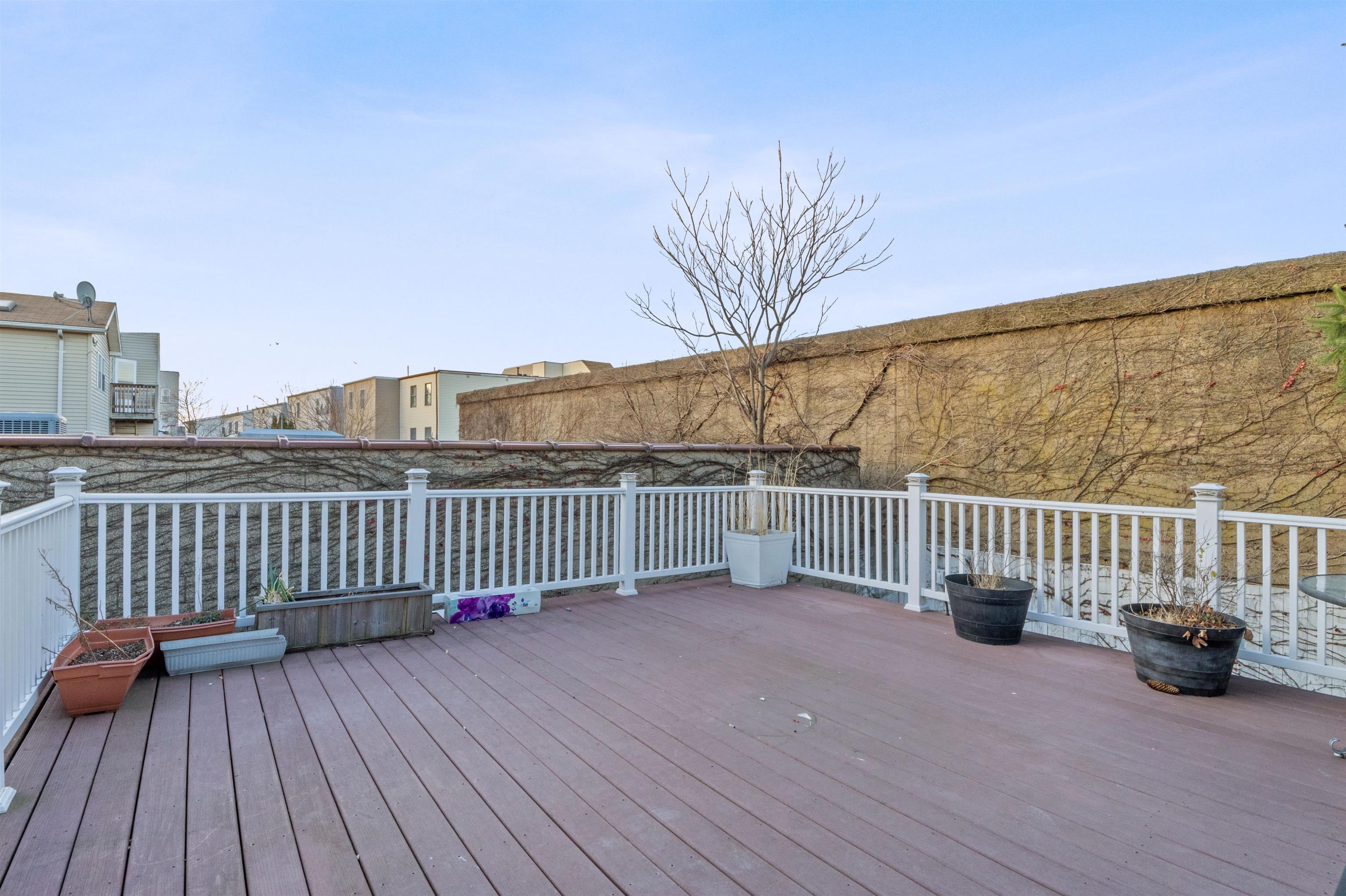 204 BEACON AVE Unit: 2