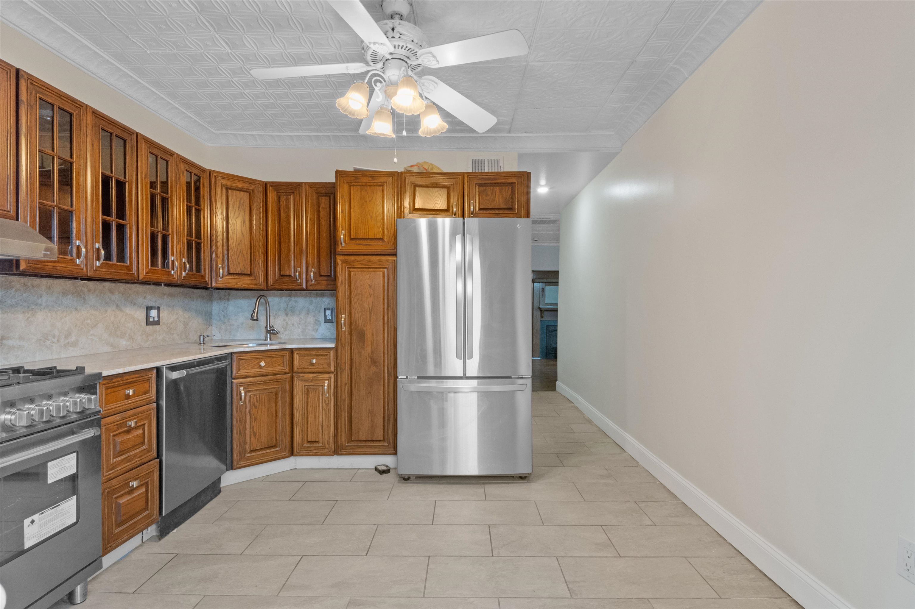 204 BEACON AVE Unit: 2