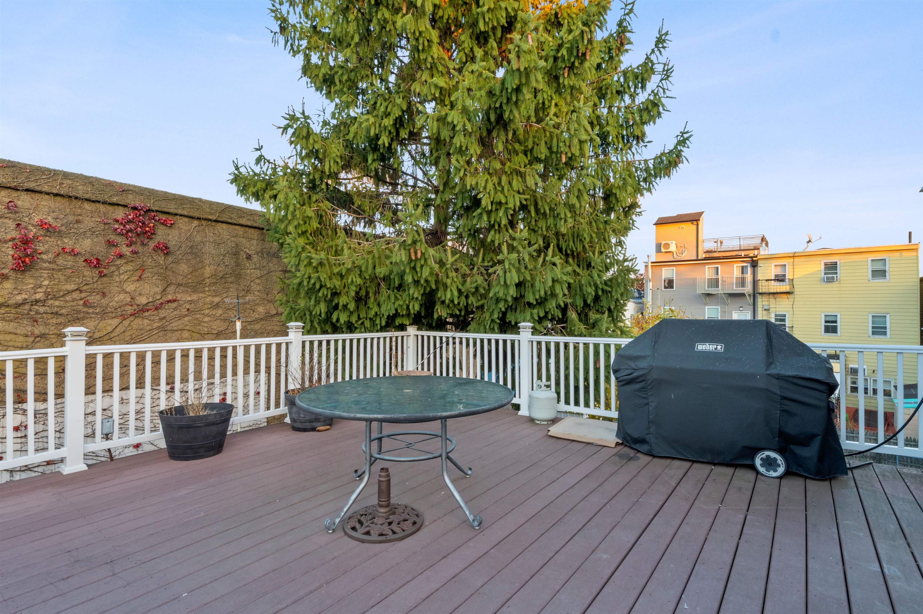 204 BEACON AVE Unit: 2
