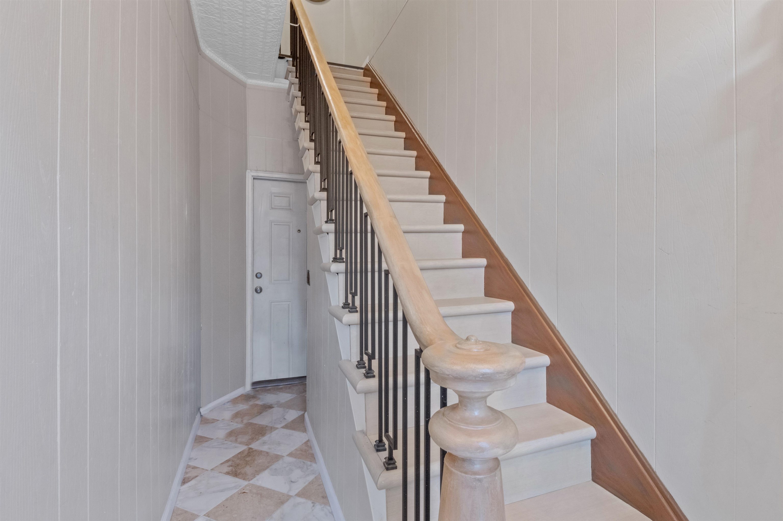 204 BEACON AVE Unit: 2