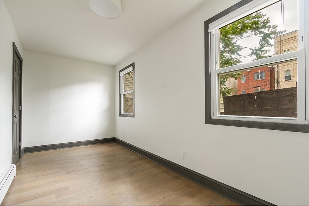 46 RAVINE AVE