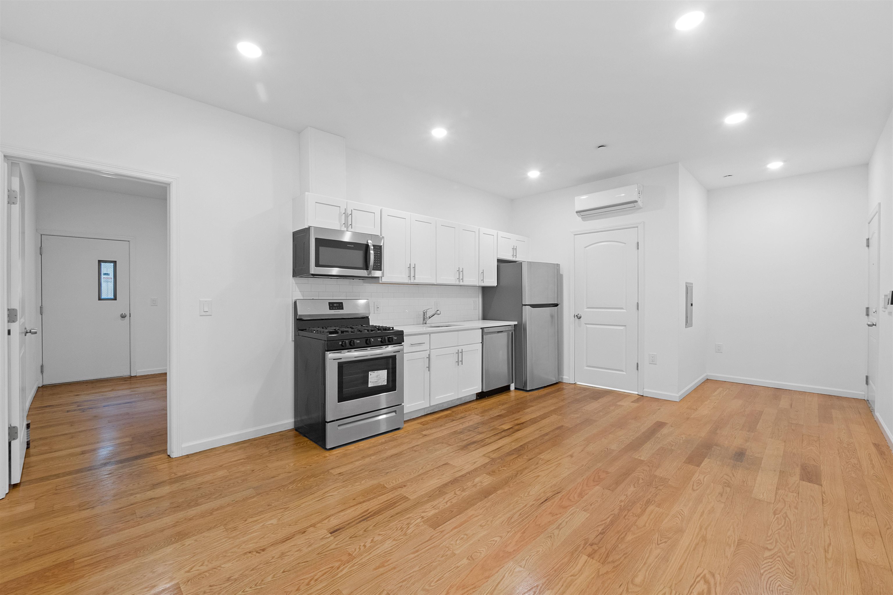 60 COTTAGE ST Unit: 1E