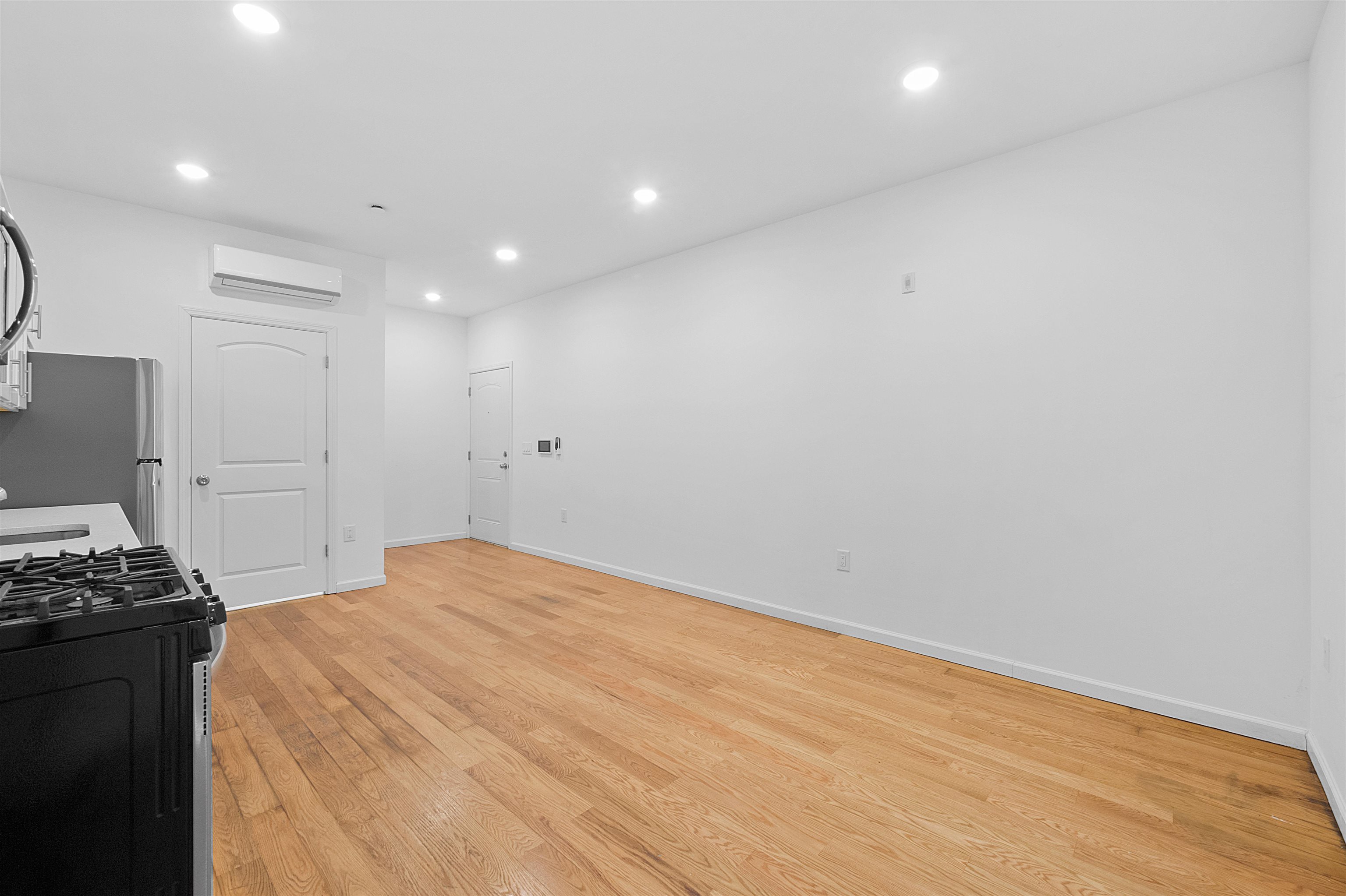 60 COTTAGE ST Unit: 1E