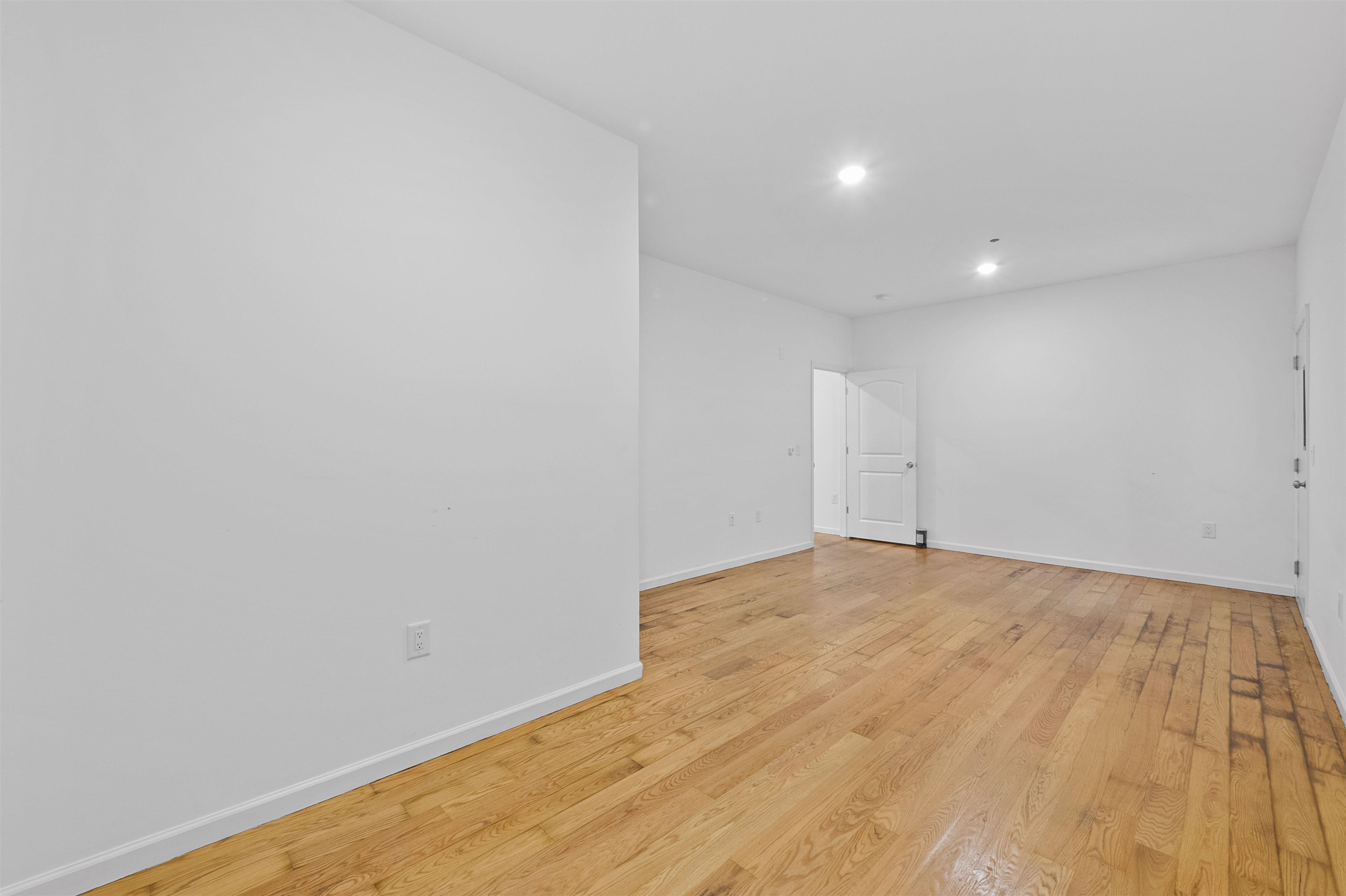 60 COTTAGE ST Unit: 1E