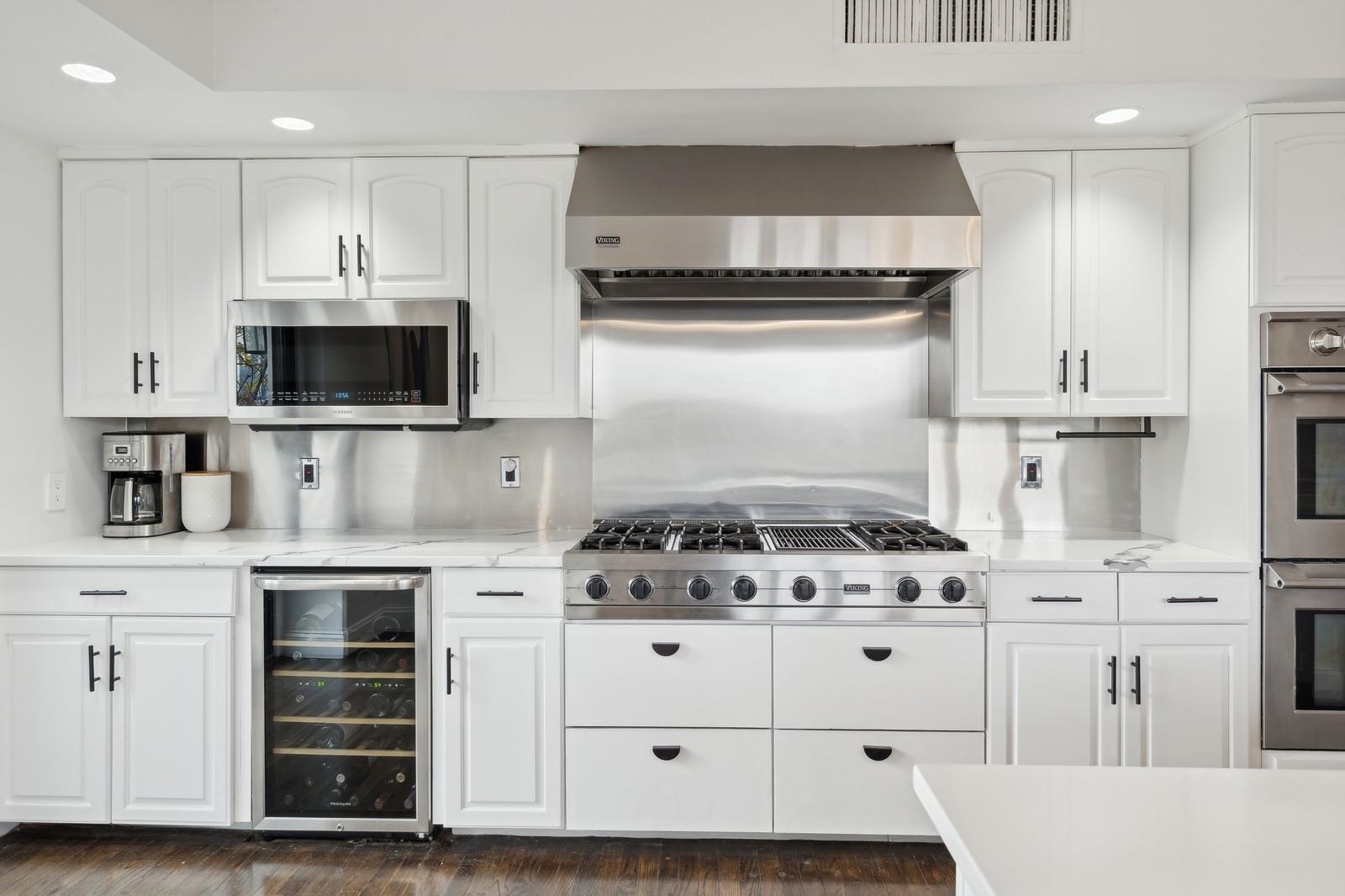 76 HACKENSACK PLANK RD
