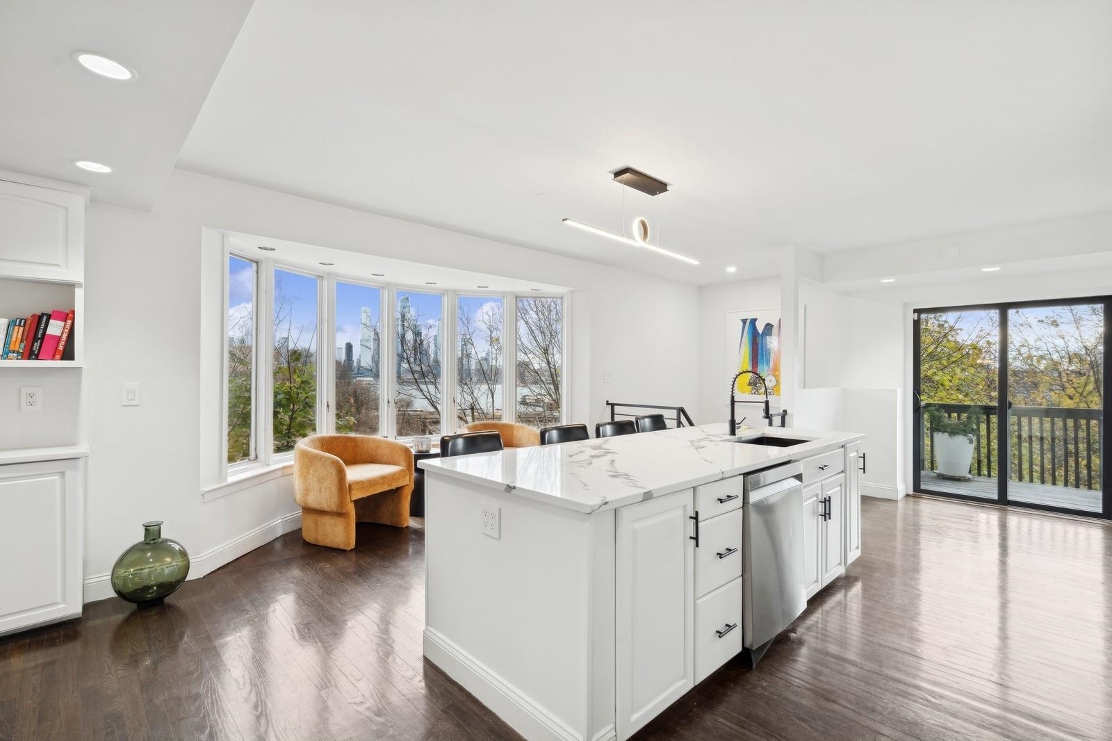 76 HACKENSACK PLANK RD