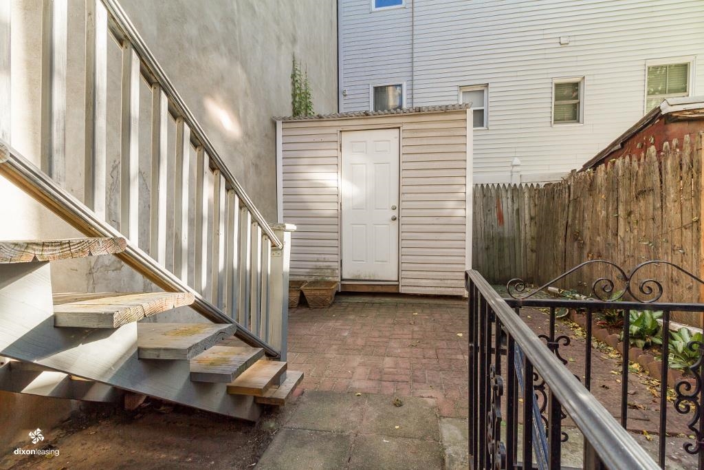 215 5TH ST