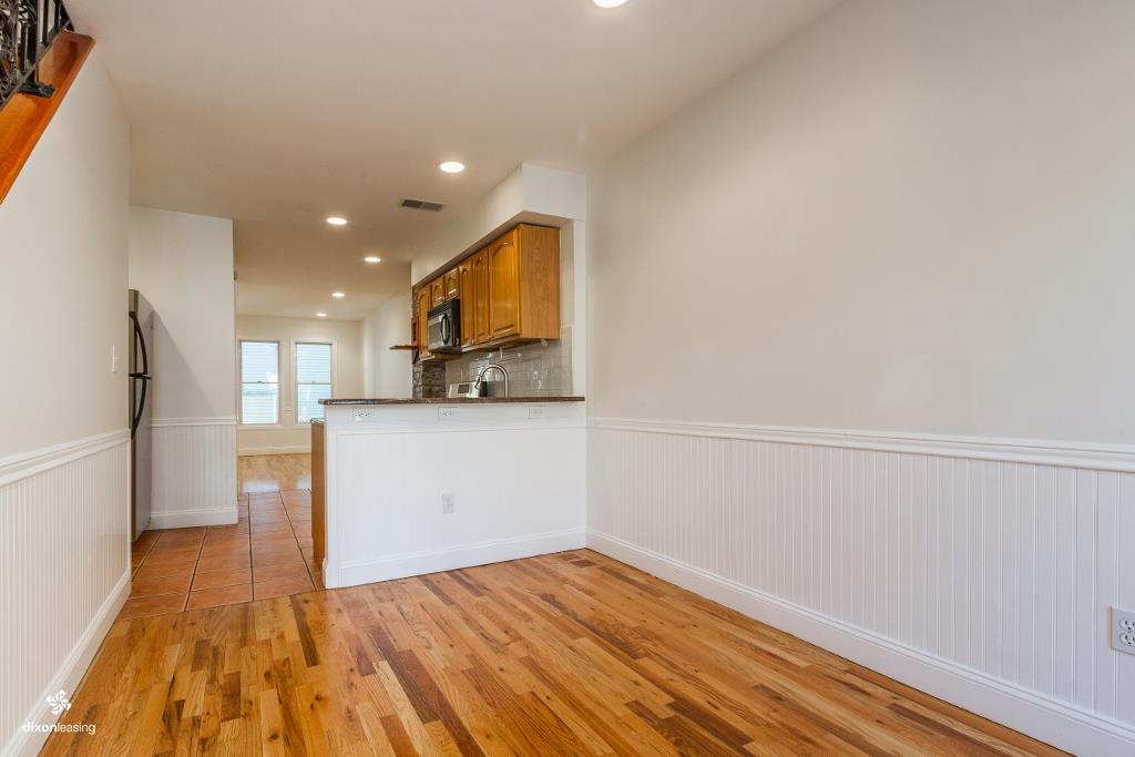 215 5TH ST