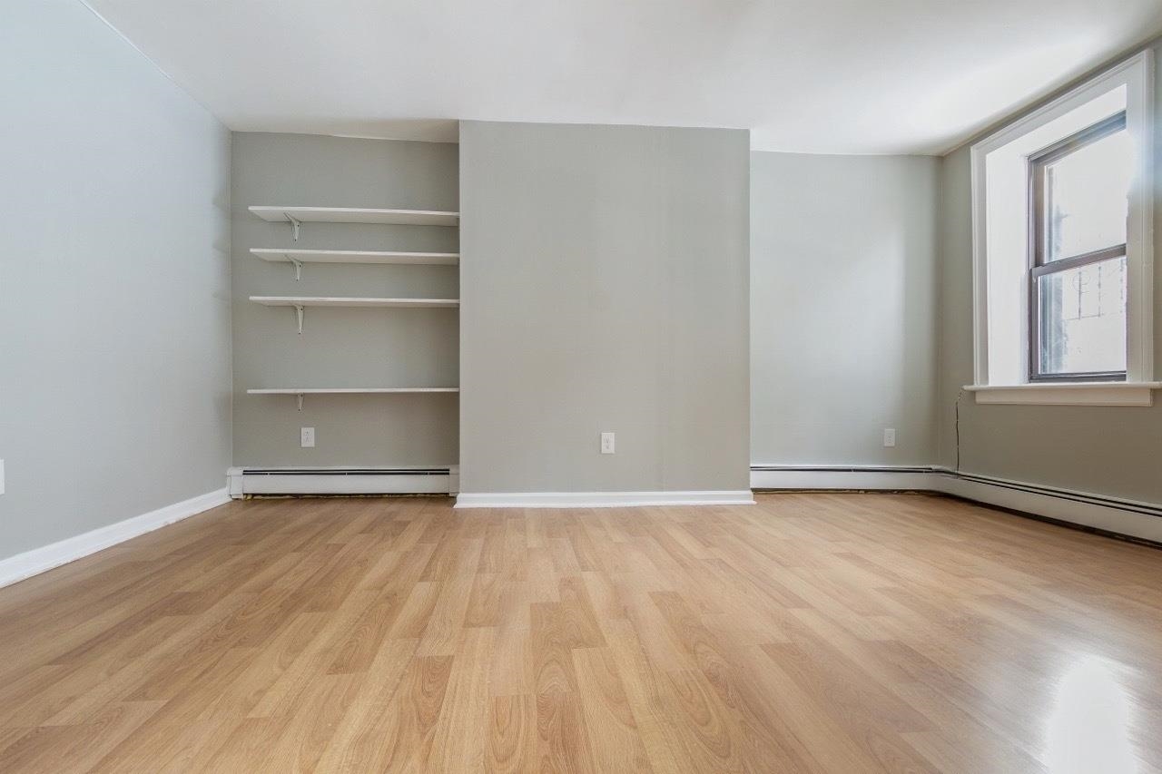 516 MANILA AVE