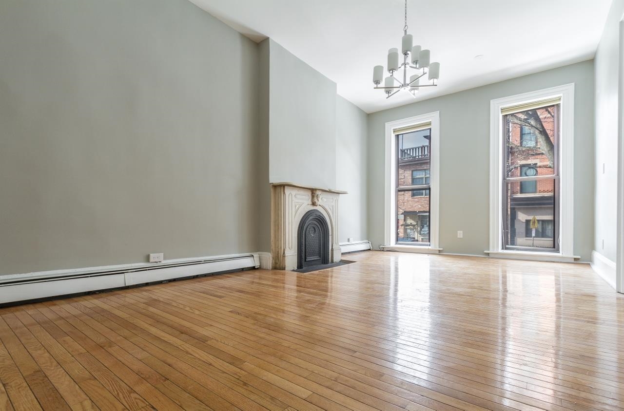 516 MANILA AVE