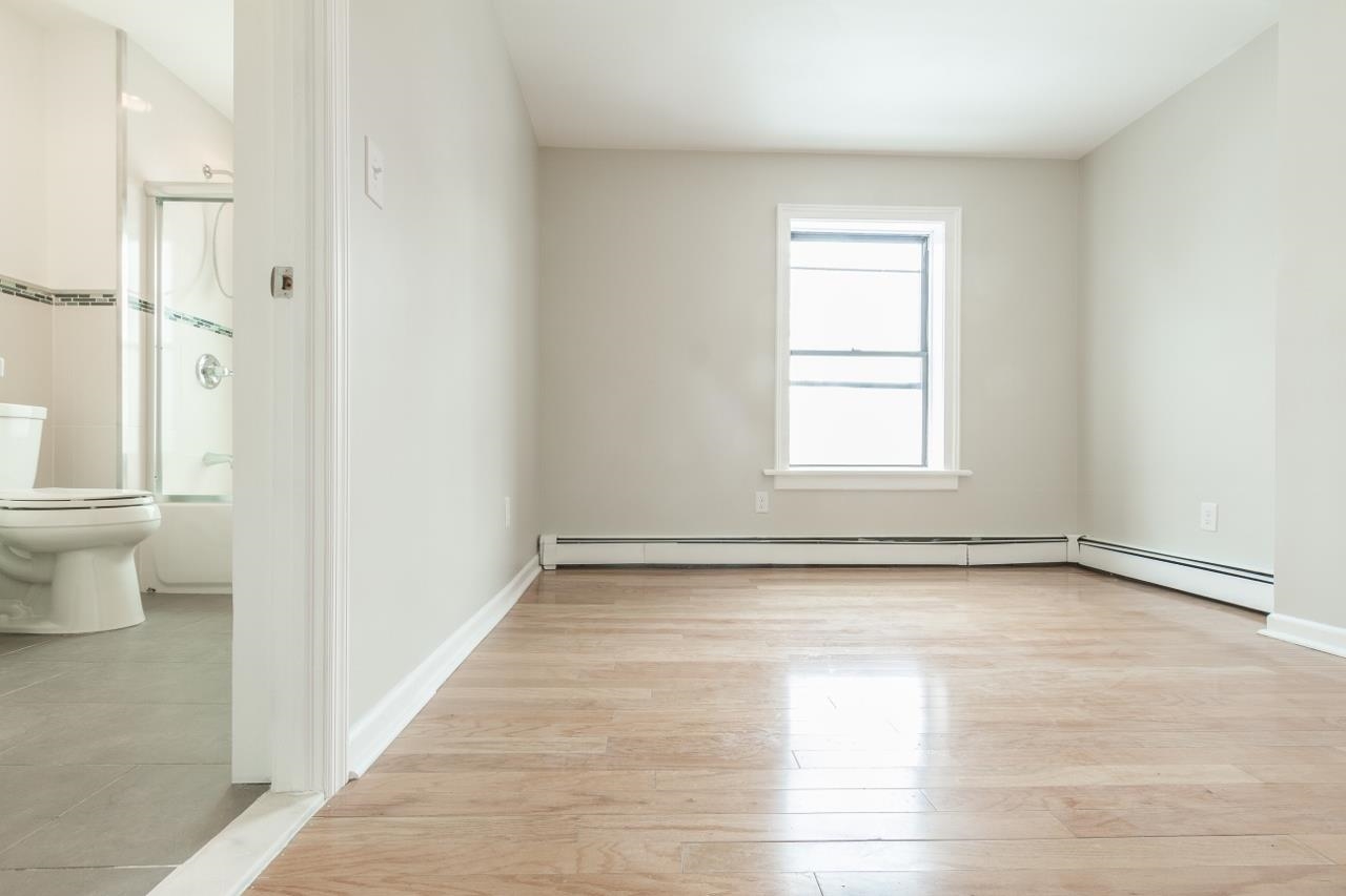 516 MANILA AVE