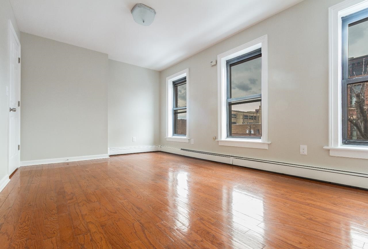 516 MANILA AVE