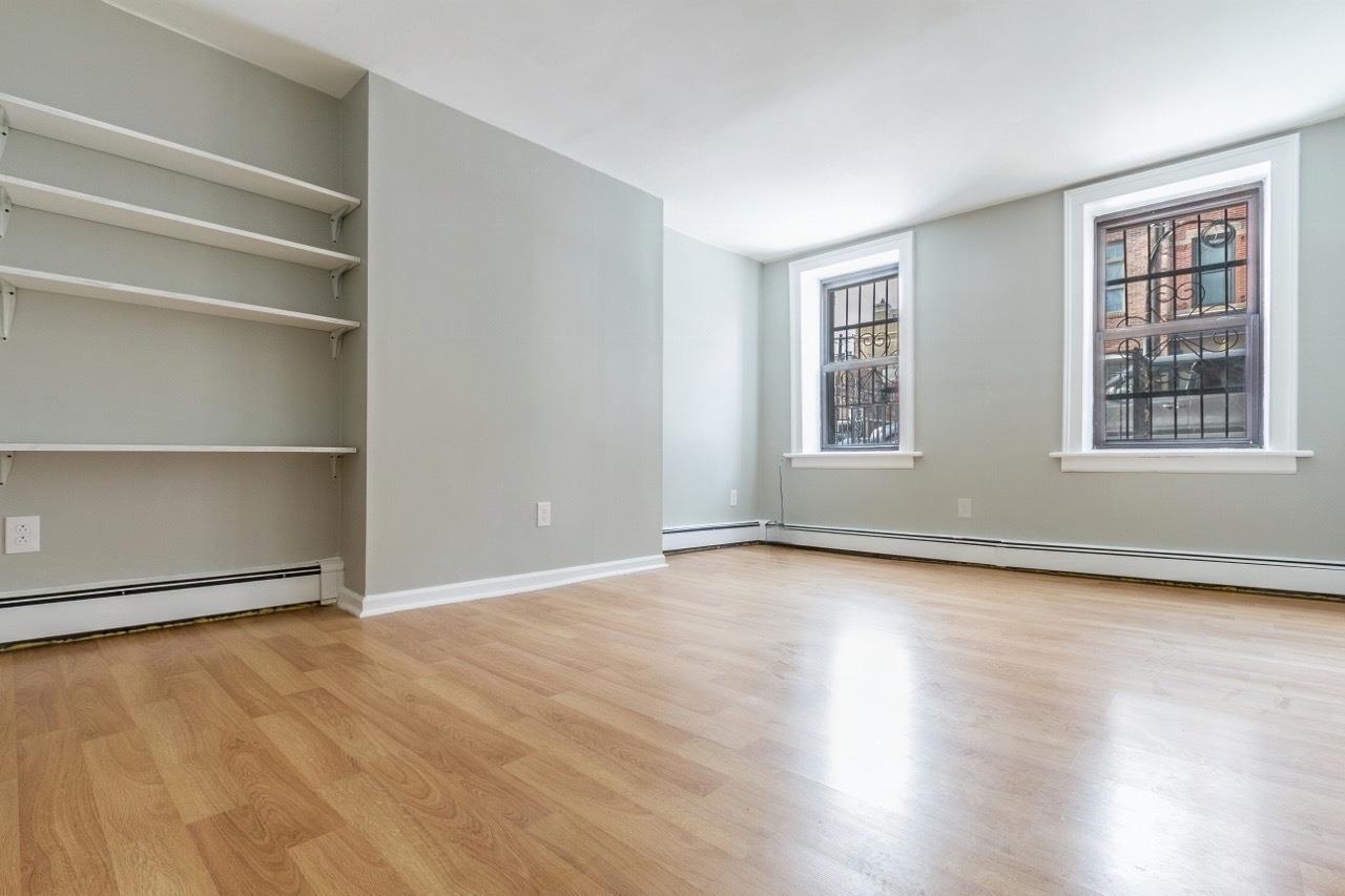 516 MANILA AVE