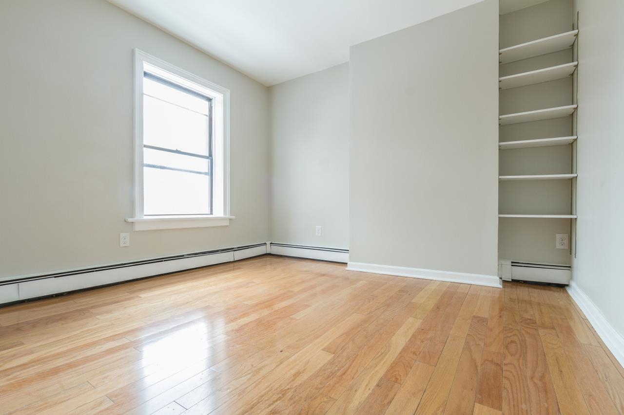 516 MANILA AVE