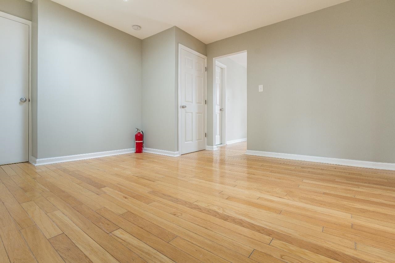 516 MANILA AVE