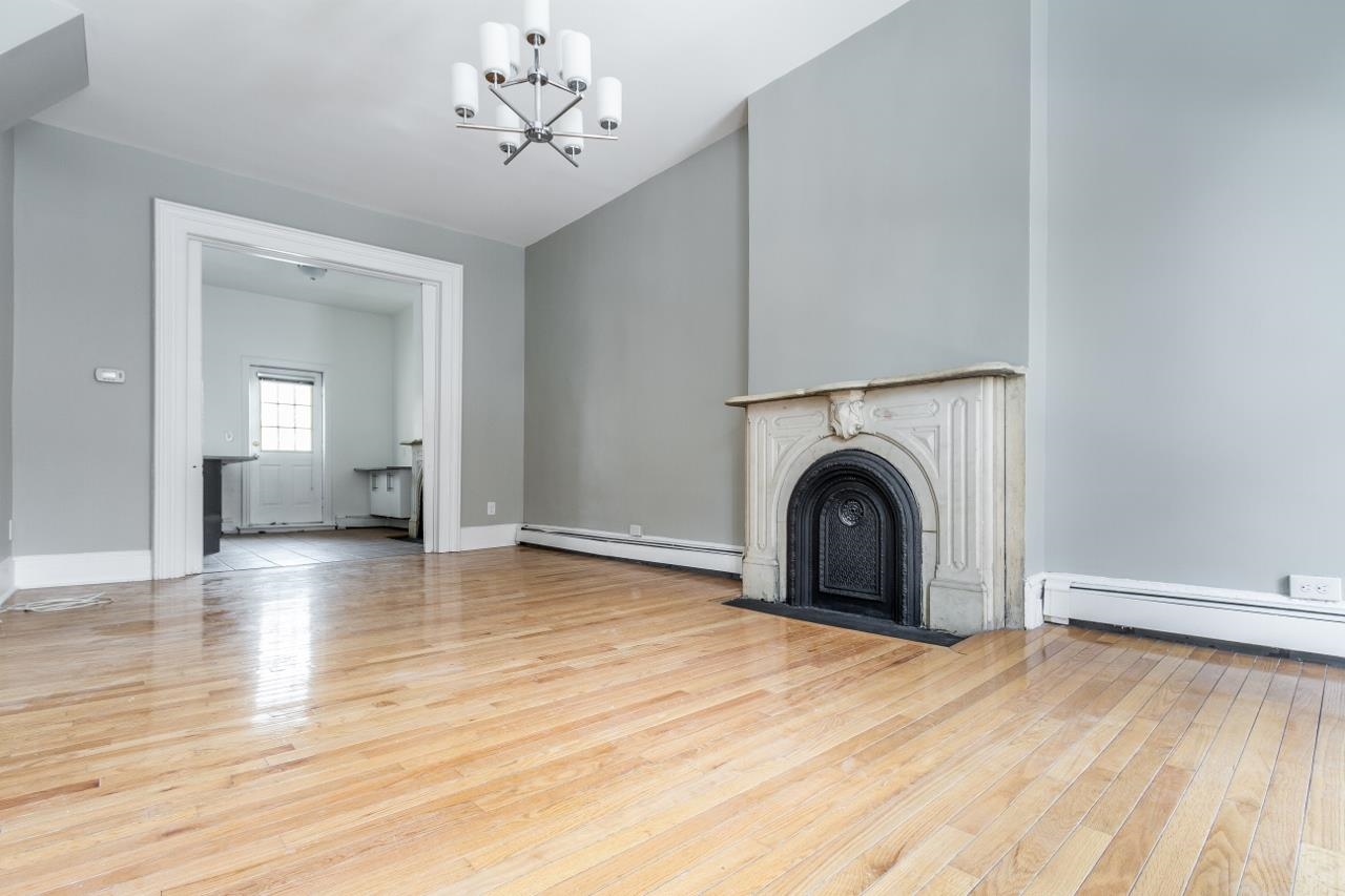 516 MANILA AVE
