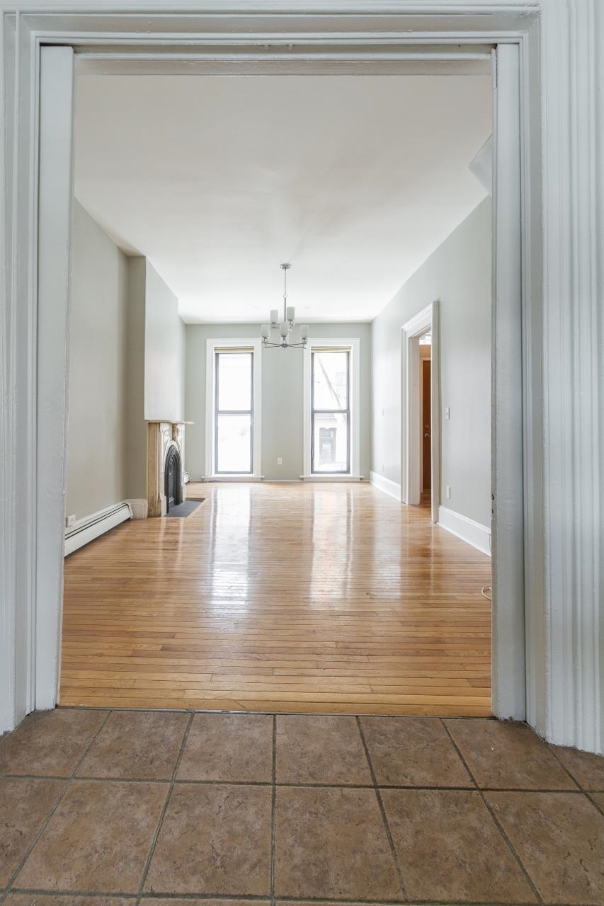516 MANILA AVE