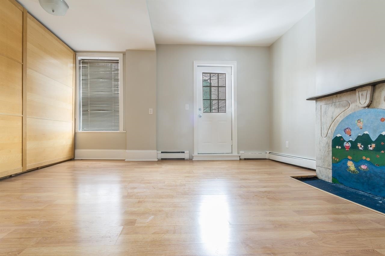 516 MANILA AVE