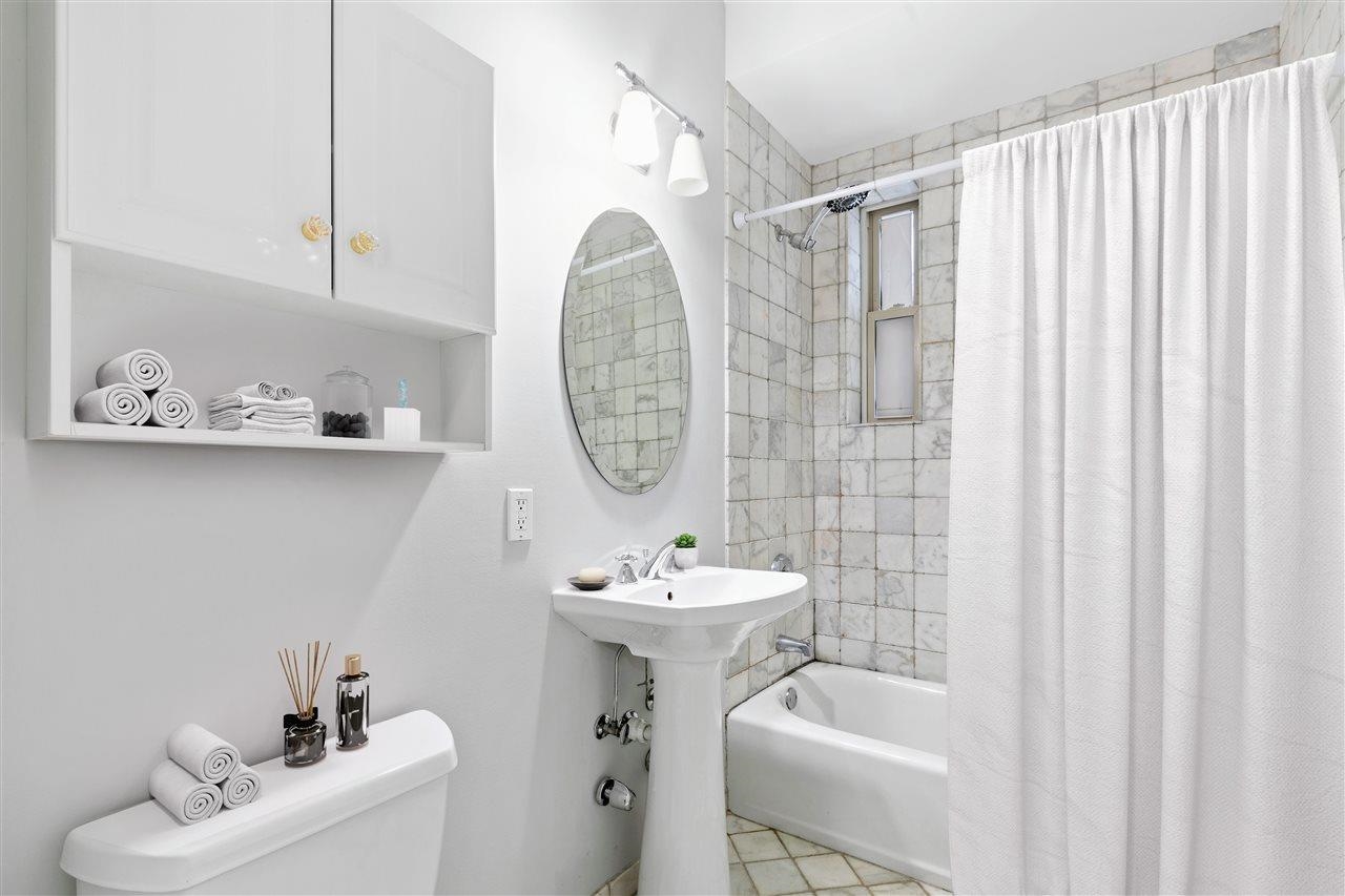 931 HUDSON ST Unit: 3