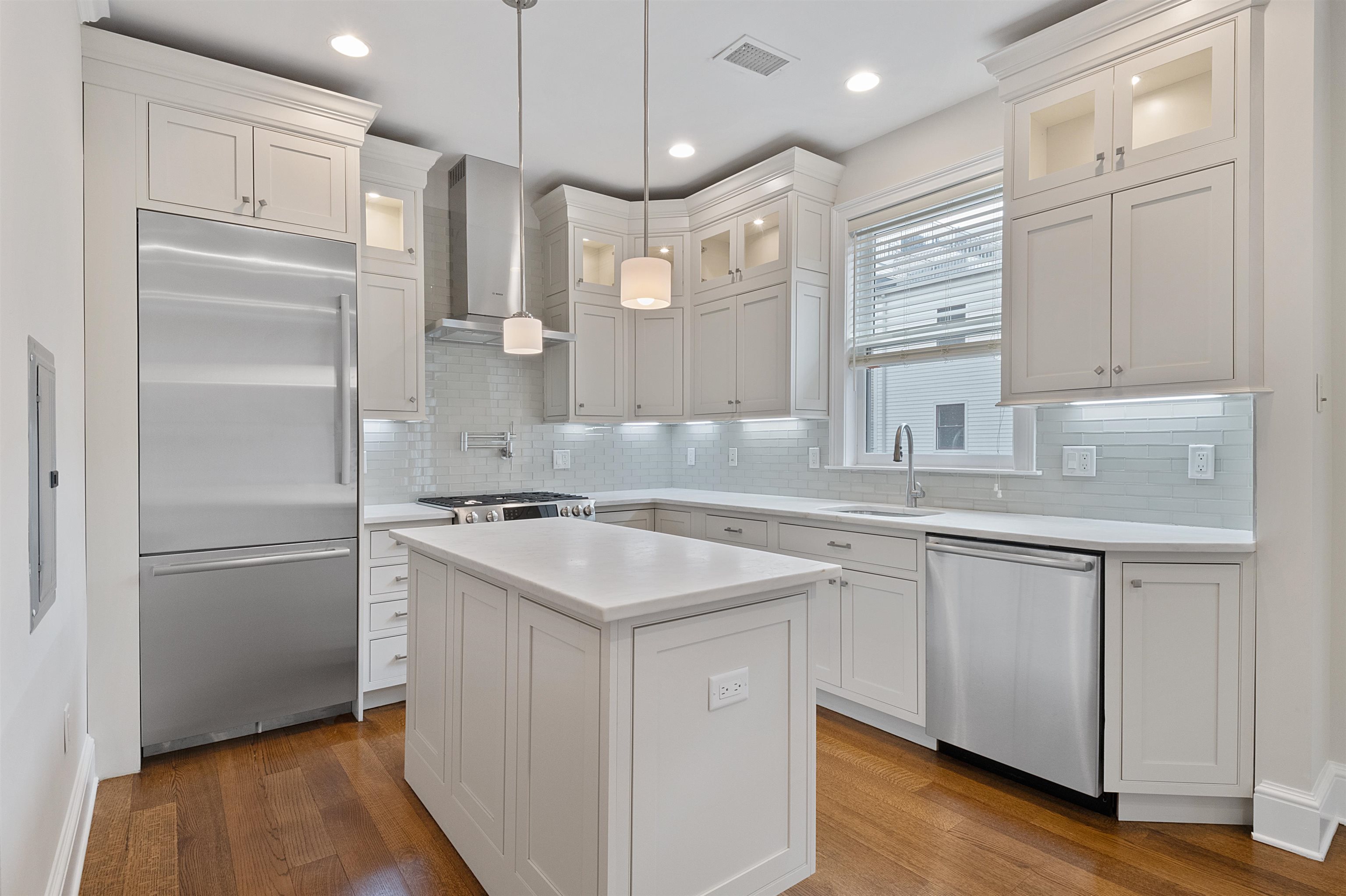 231 1ST ST Unit: 2G