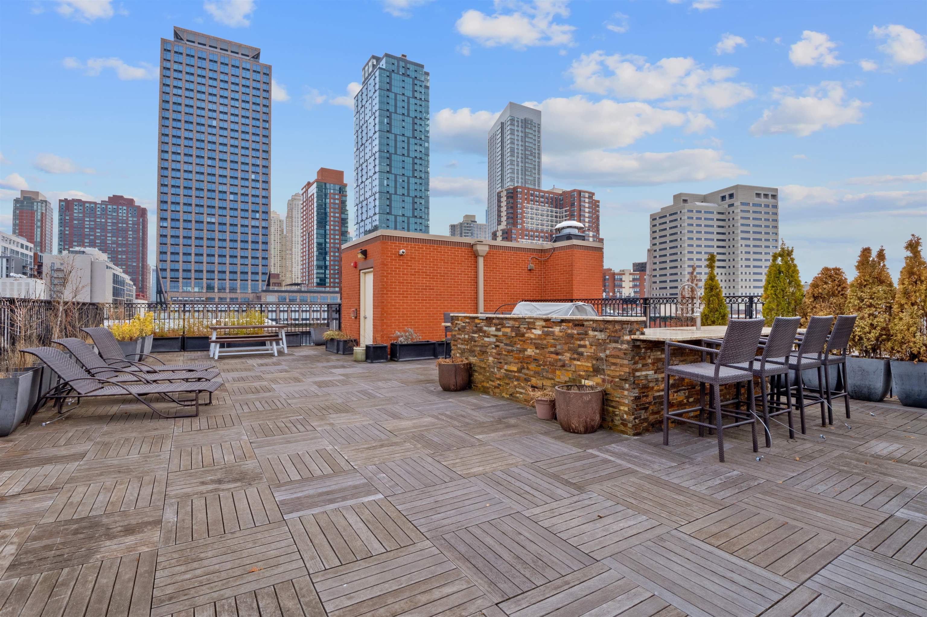 231 1ST ST Unit: 2G