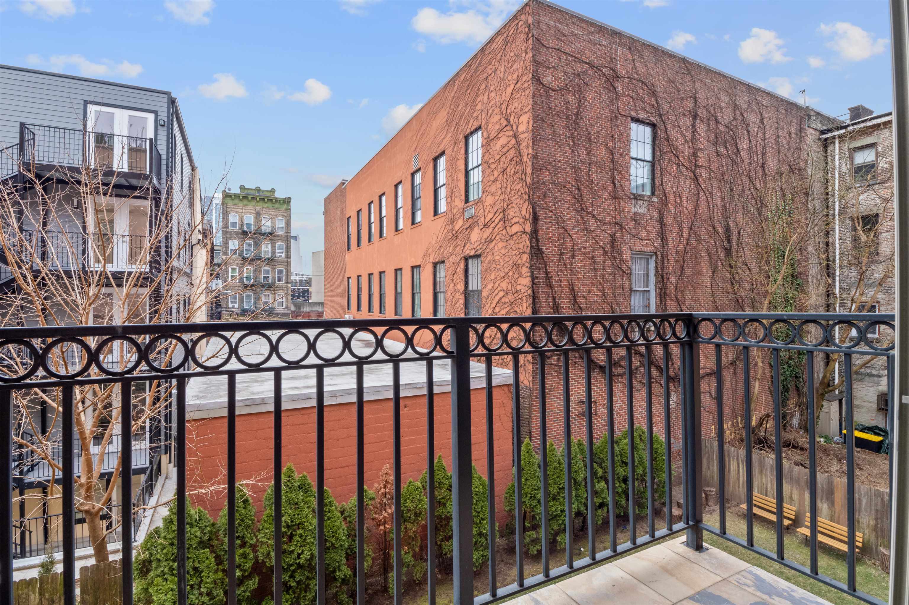 231 1ST ST Unit: 2G