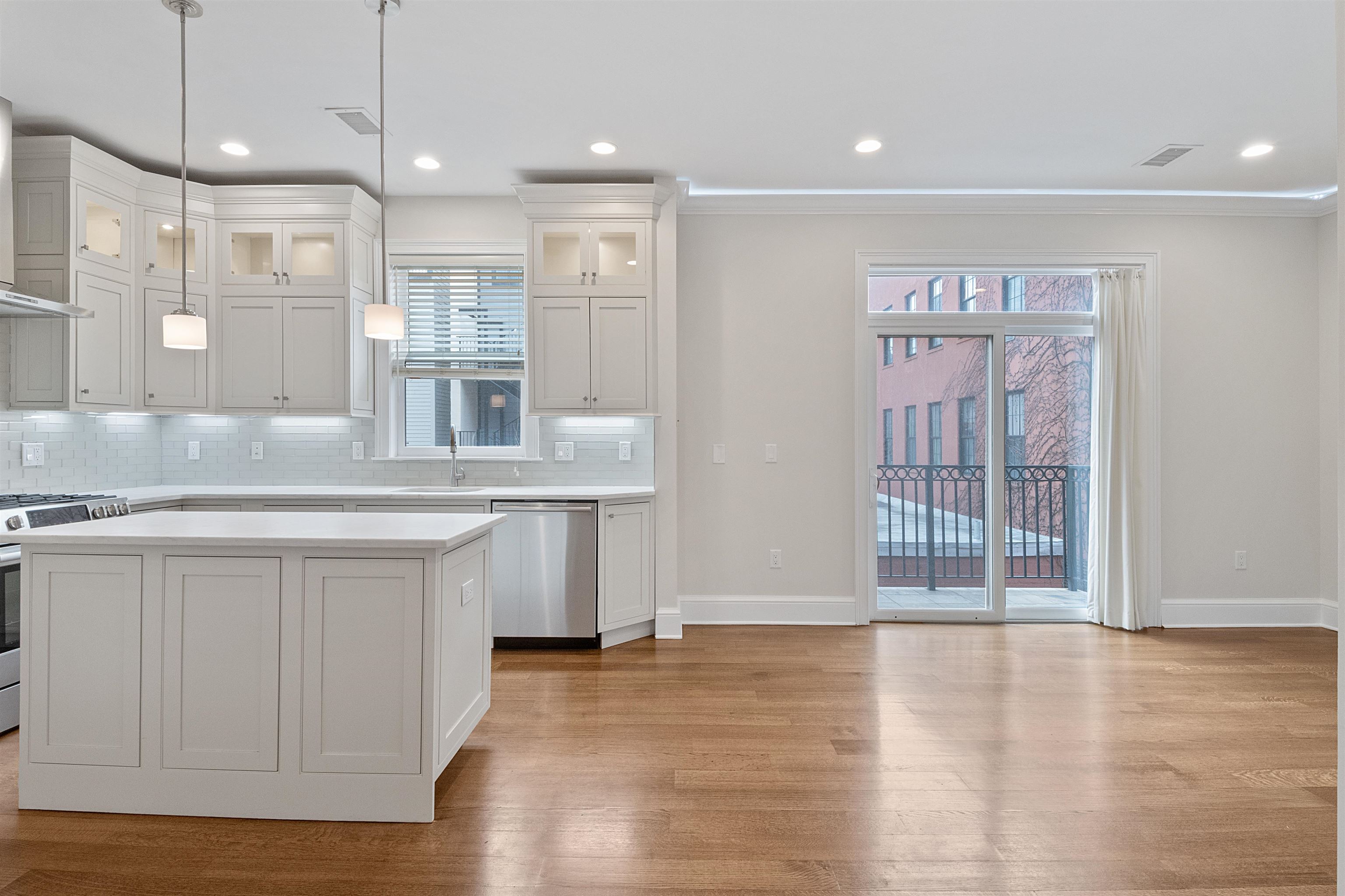231 1ST ST Unit: 2G