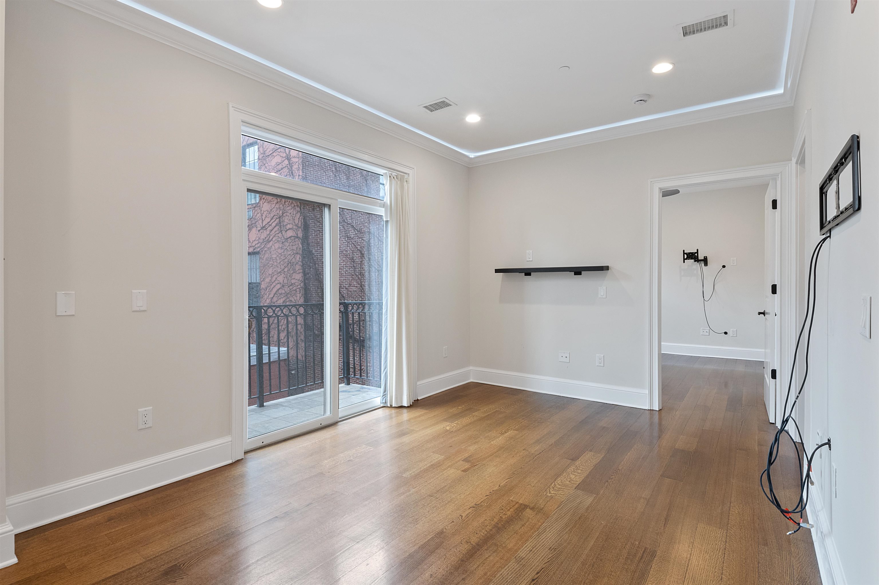 231 1ST ST Unit: 2G