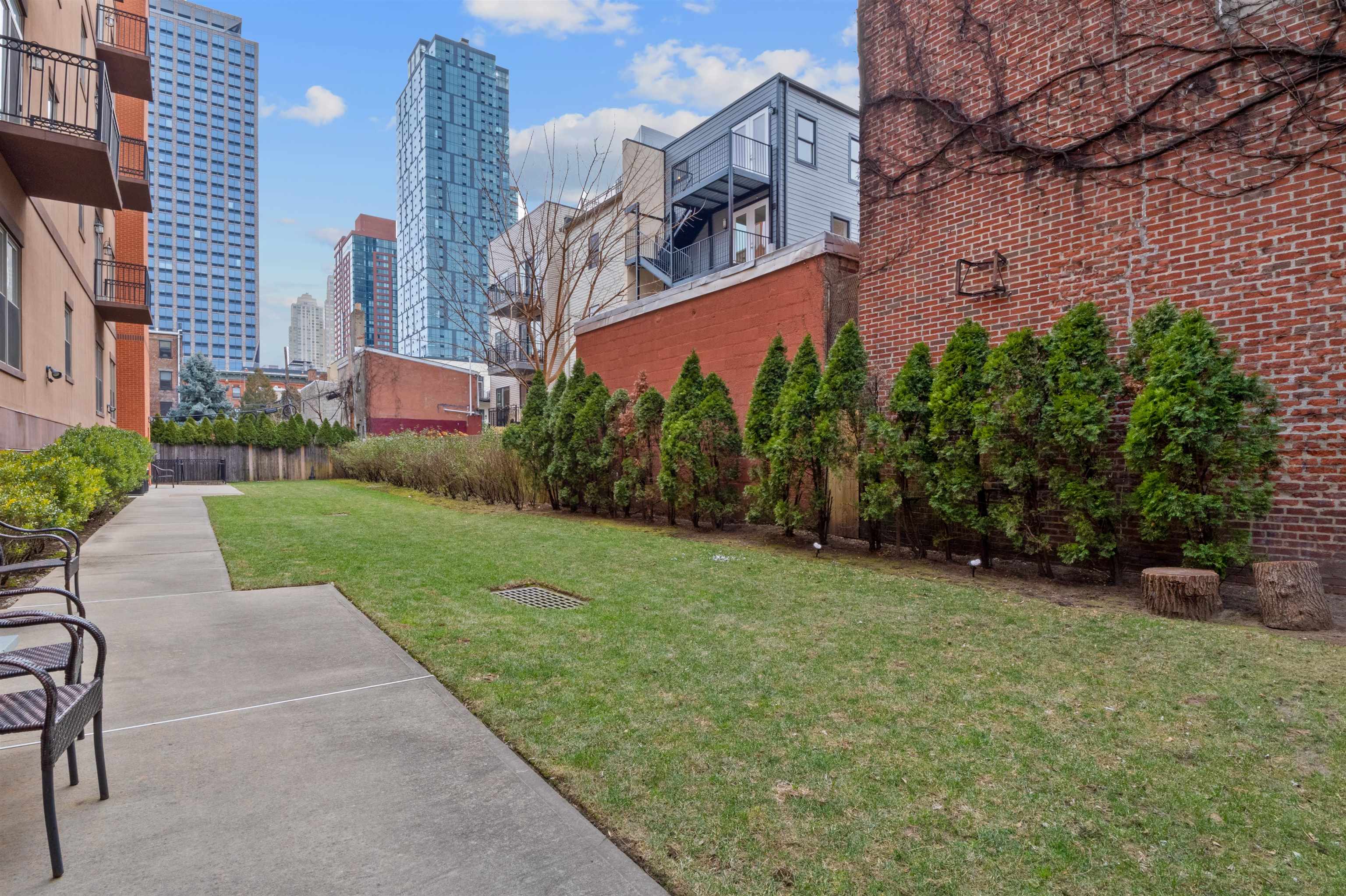 231 1ST ST Unit: 2G