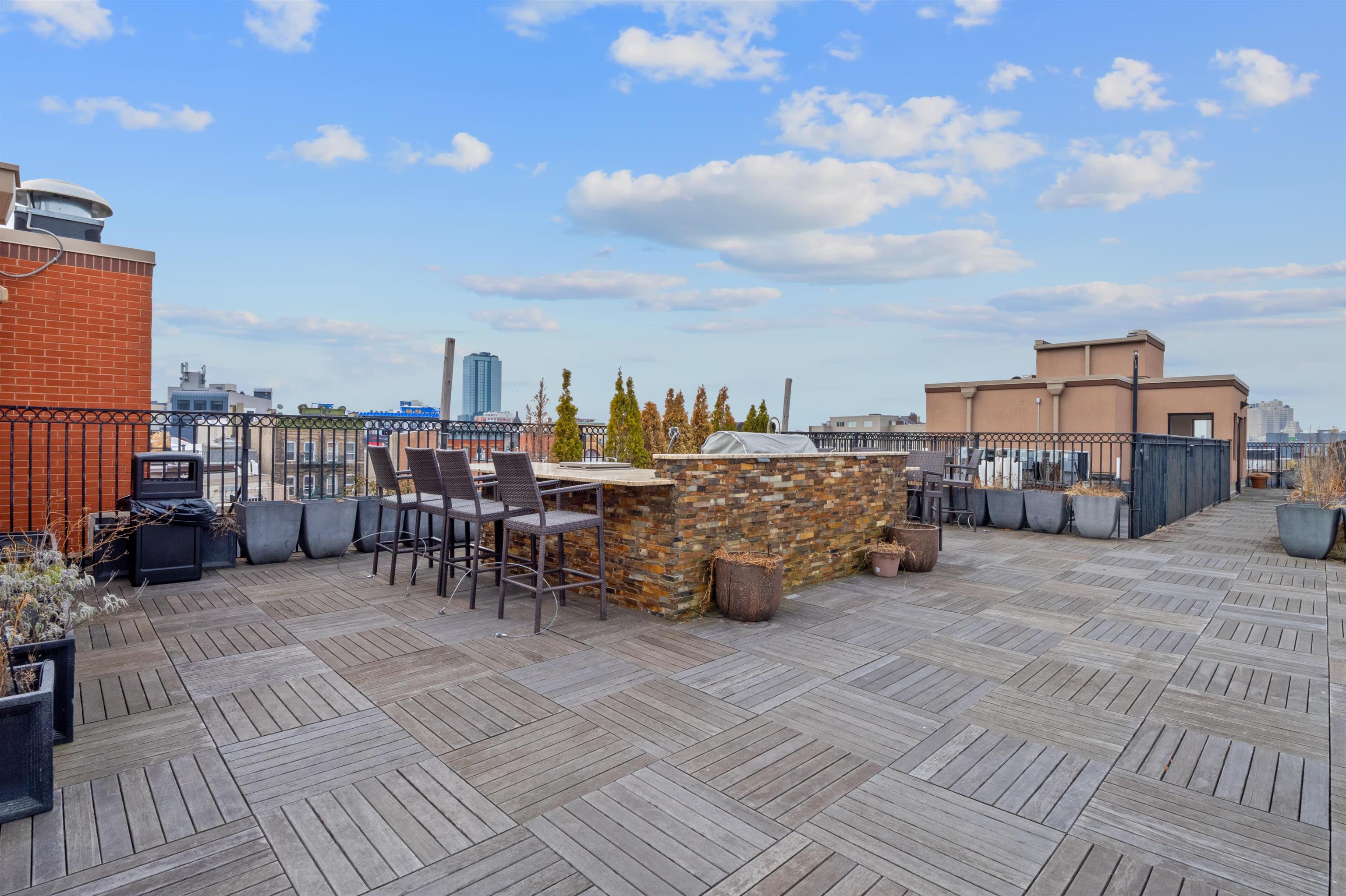 231 1ST ST Unit: 2G