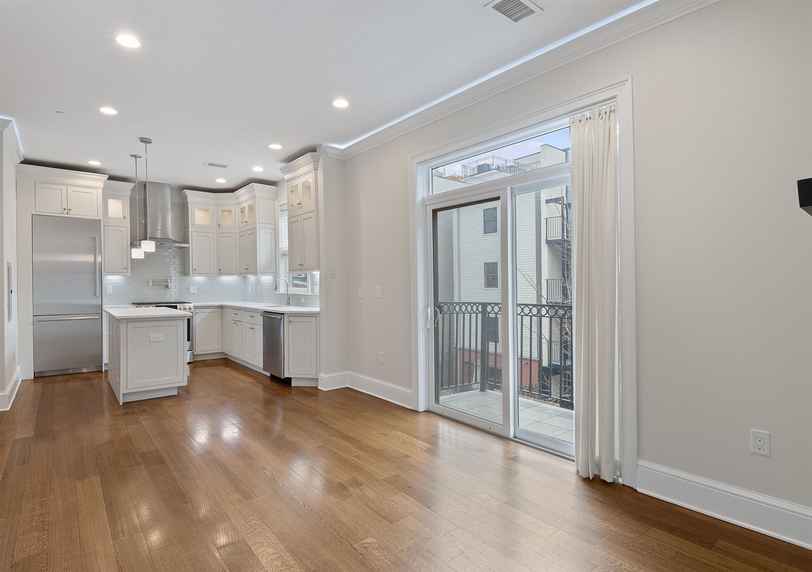 231 1ST ST Unit: 2G