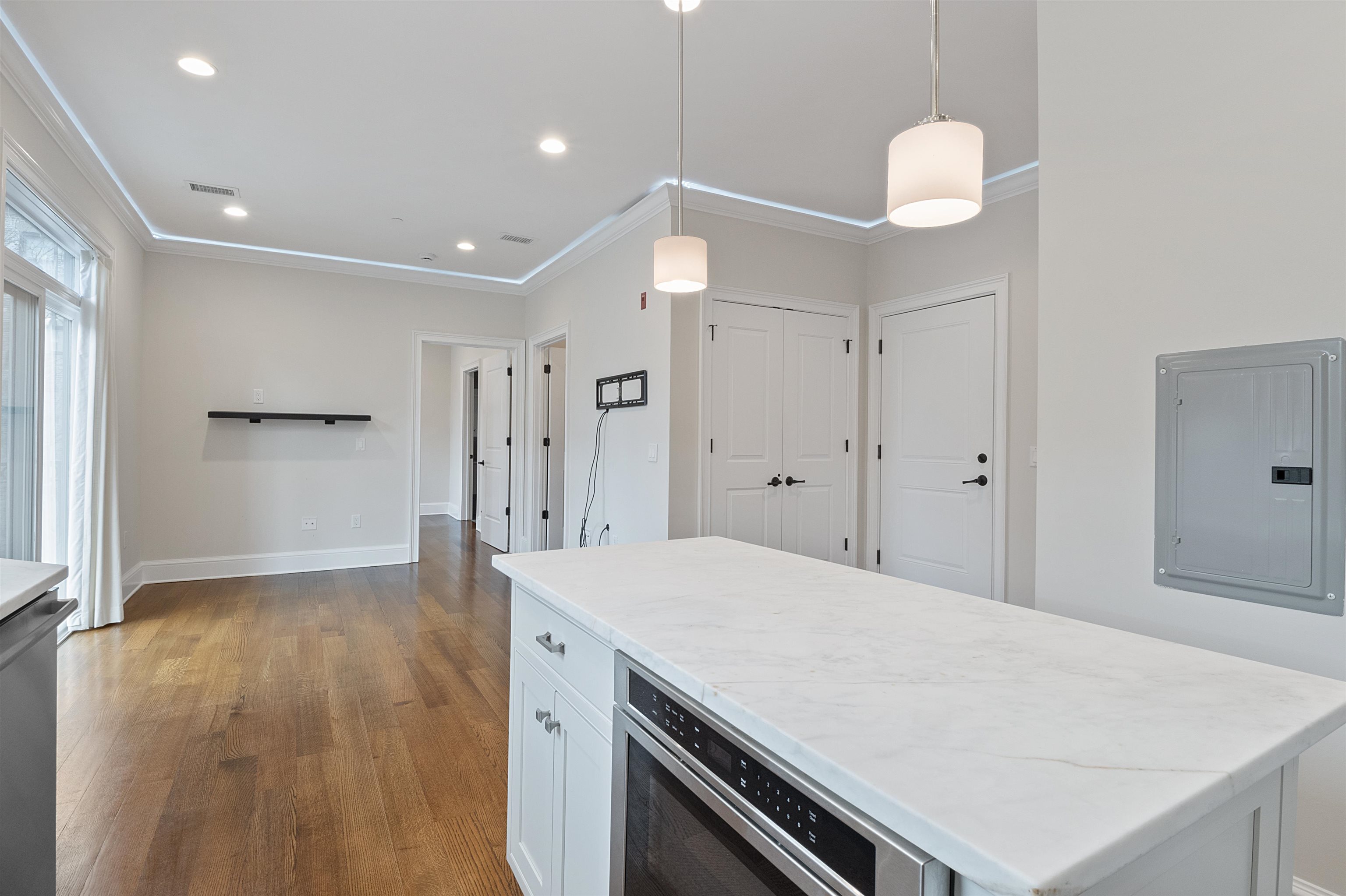 231 1ST ST Unit: 2G